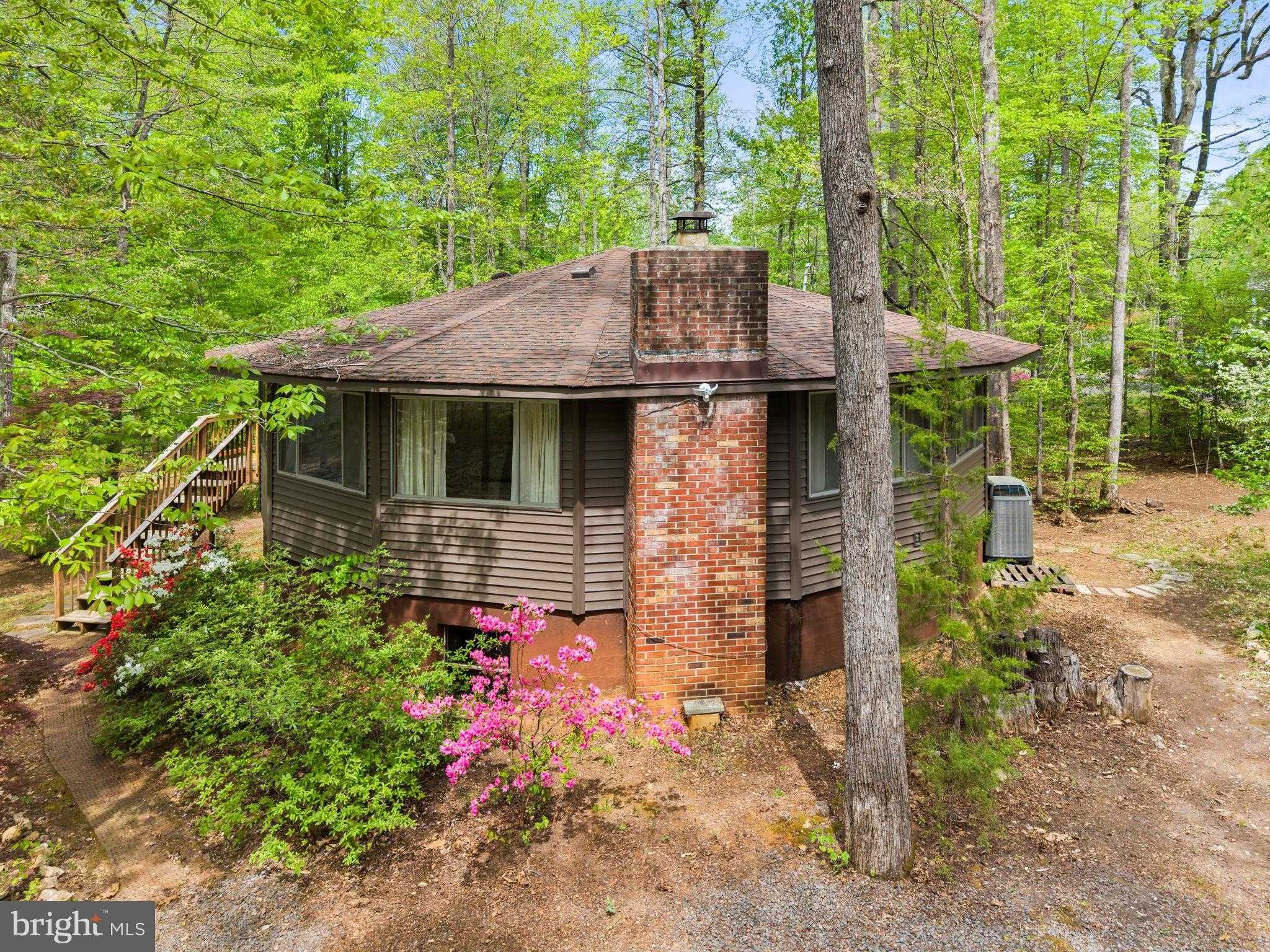 152 Edgemont Cir photo 2