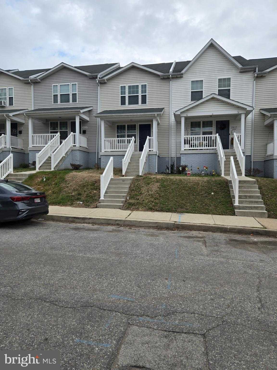 2615 Huron St photo 2