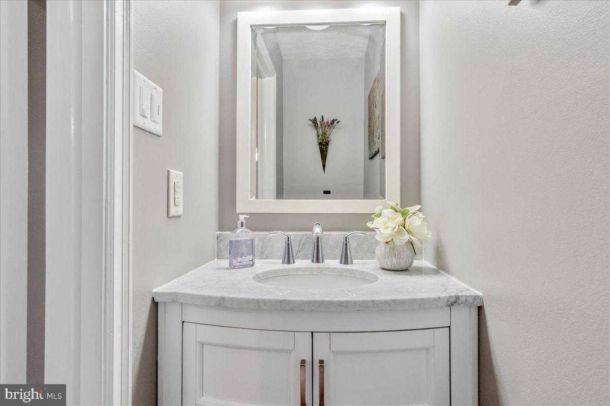 5614 Glen Cove CT photo 17