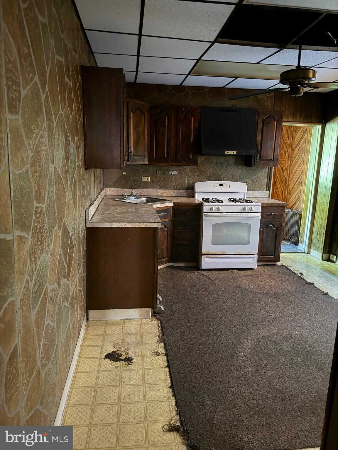 2011 E Cambria St photo 21