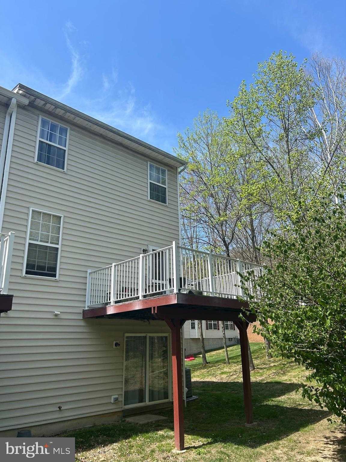 106 Regents CT photo 4