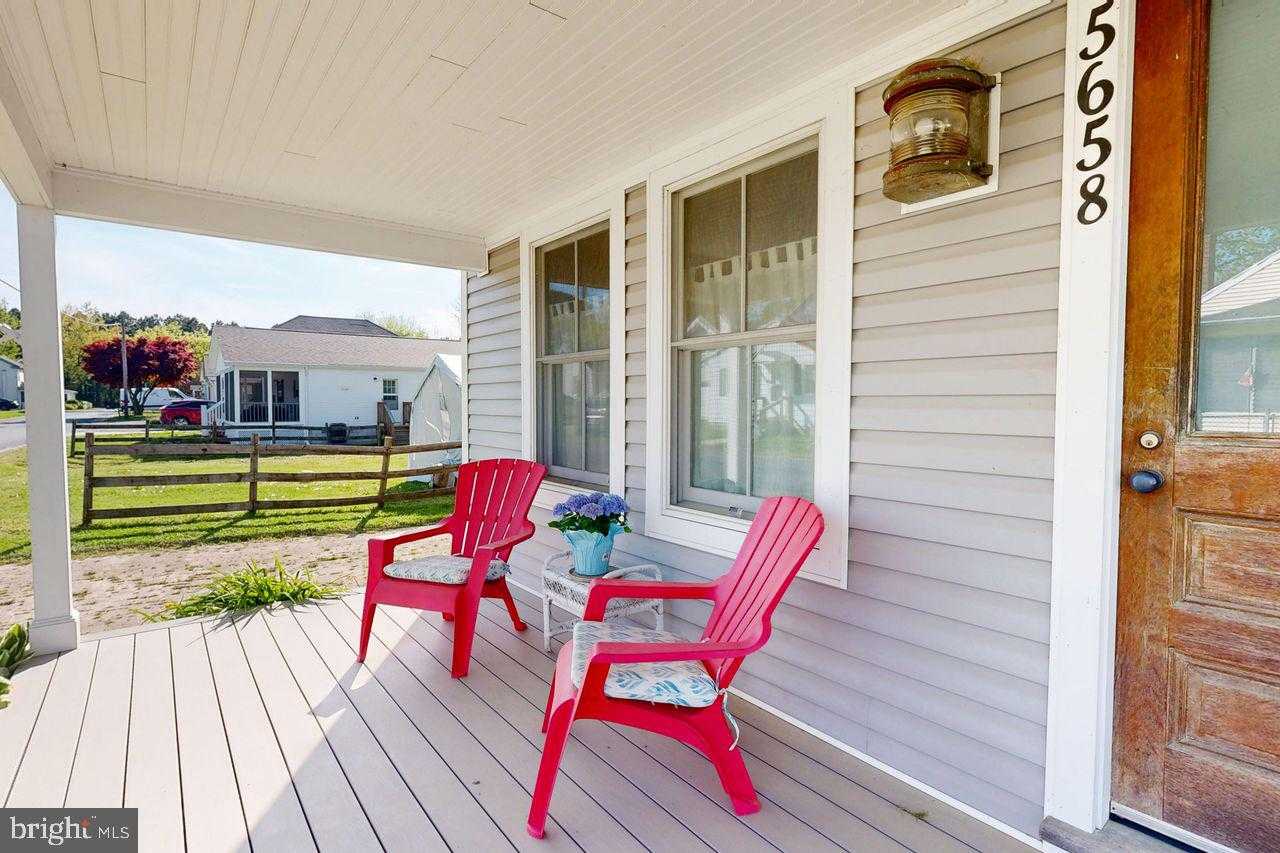 5658 Gates St photo 2