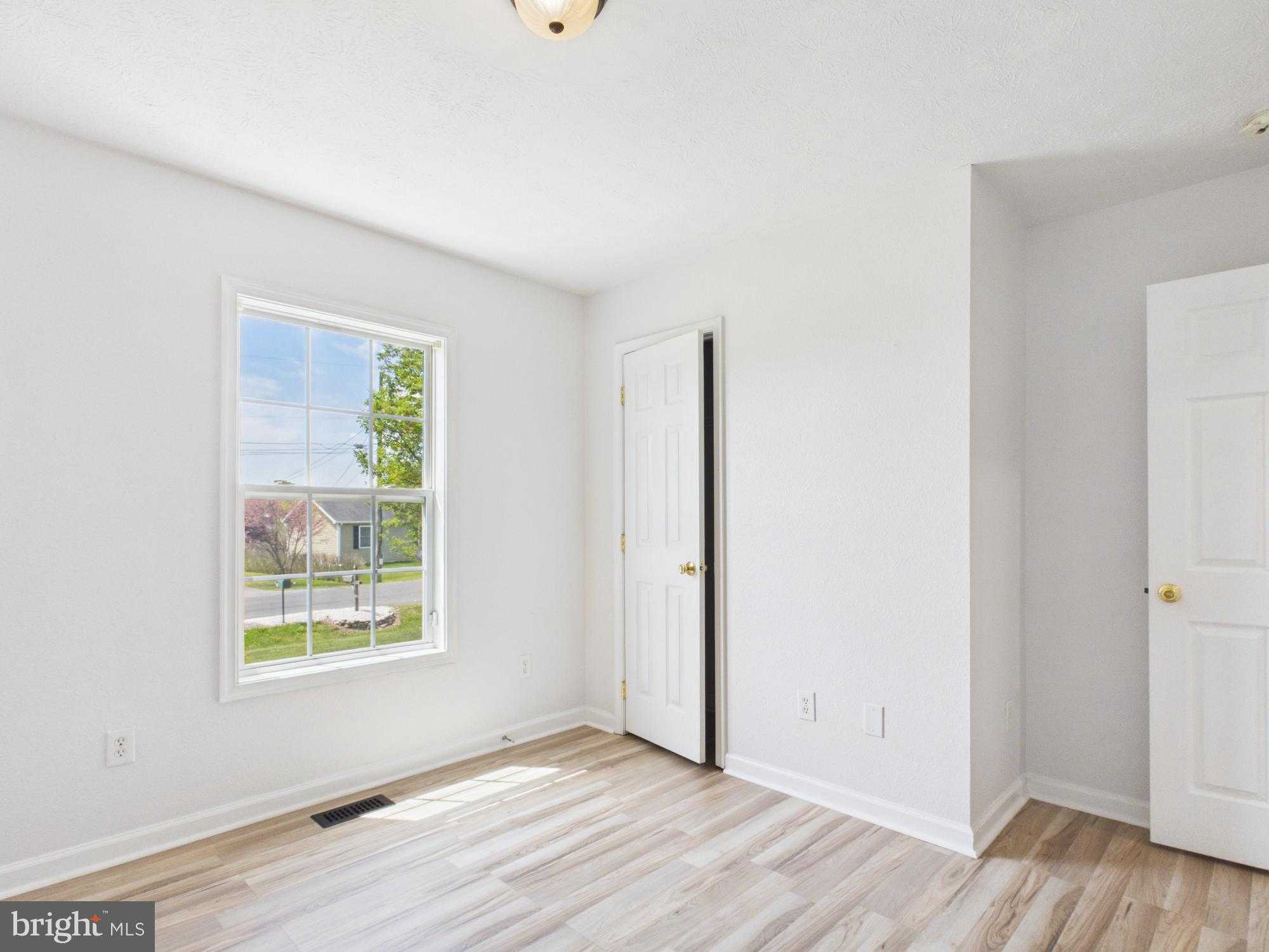 218 Larry Way photo 13