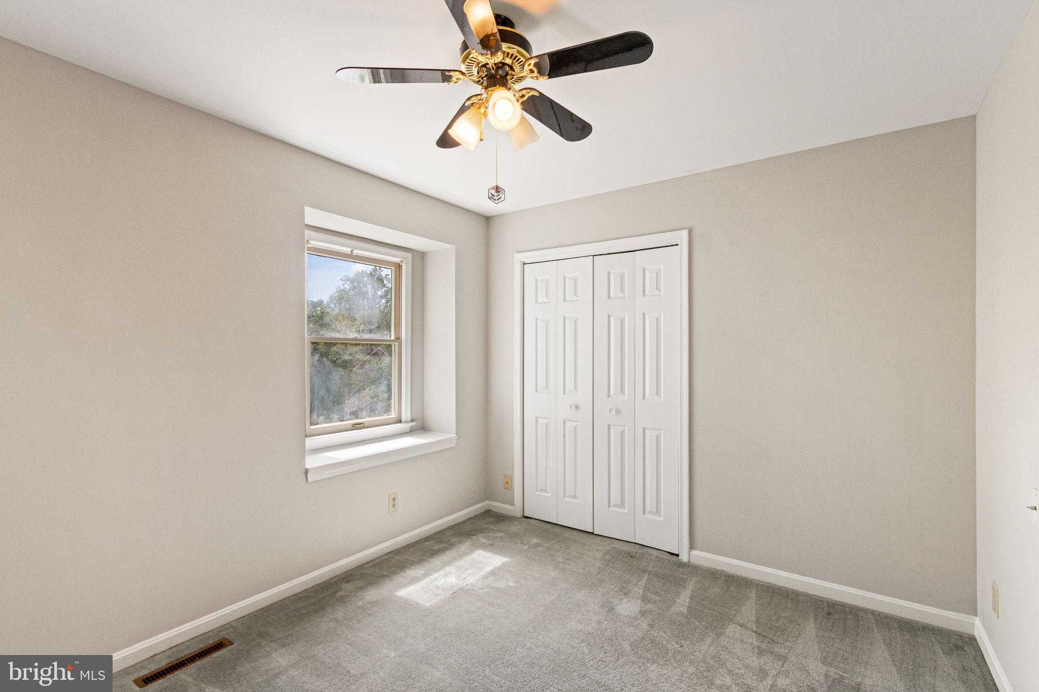 127 Oaklawn Rd photo 23