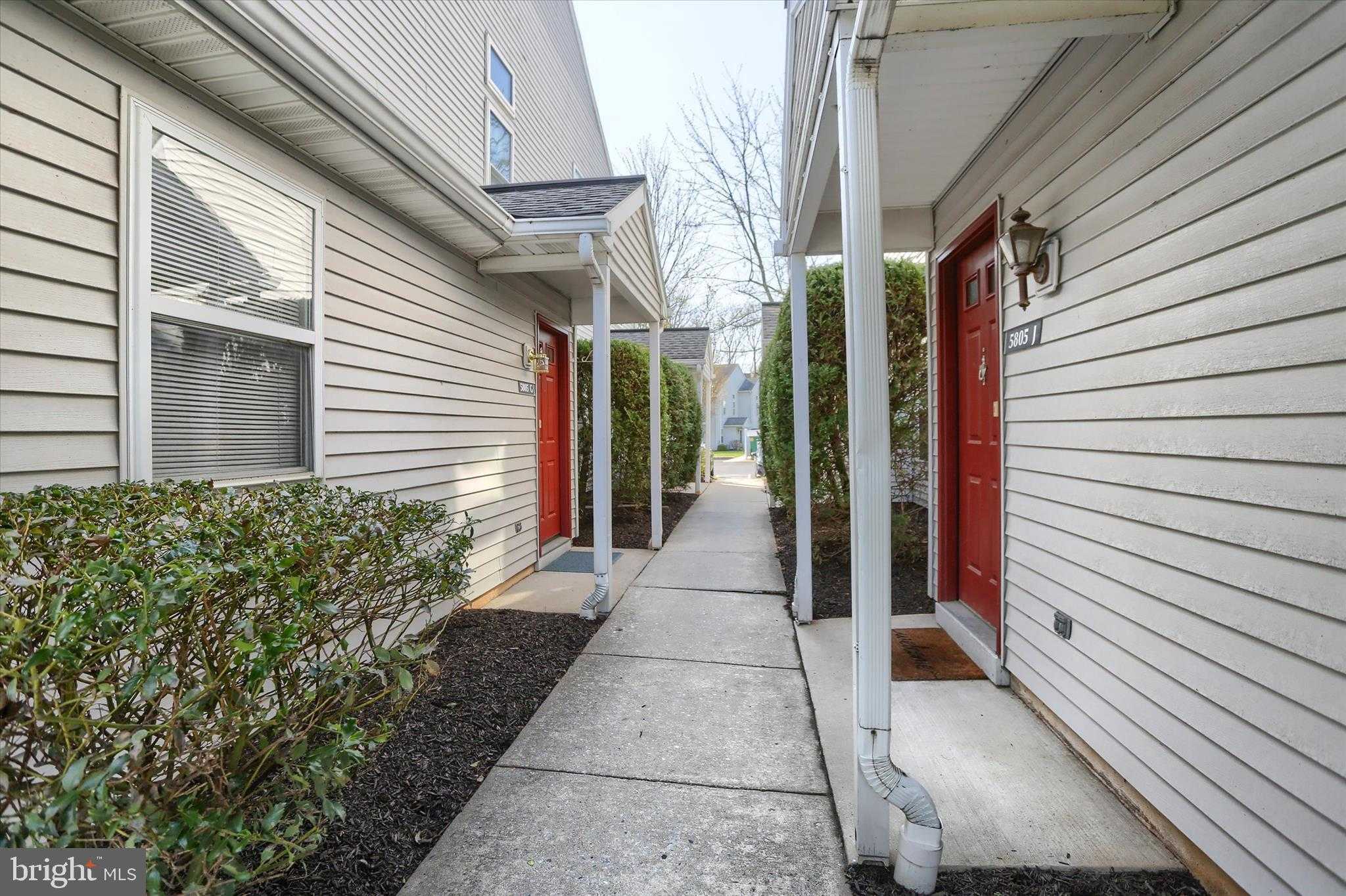 5805 Hidden Lake Dr photo 3