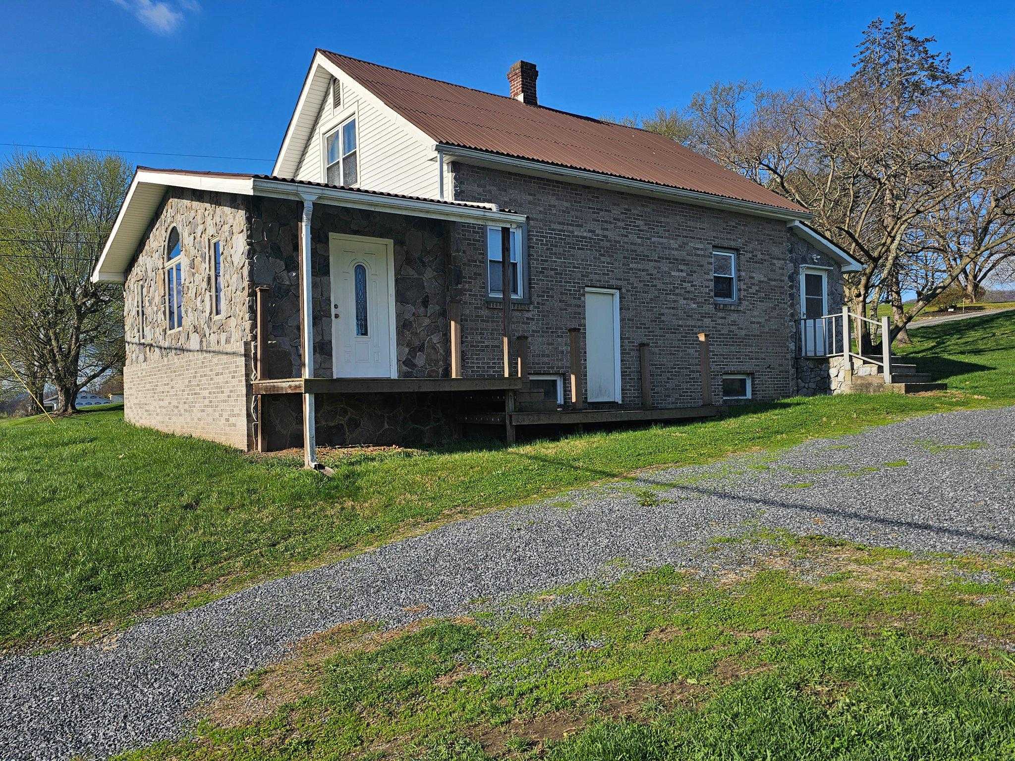 1967 Hyndman Rd photo 2