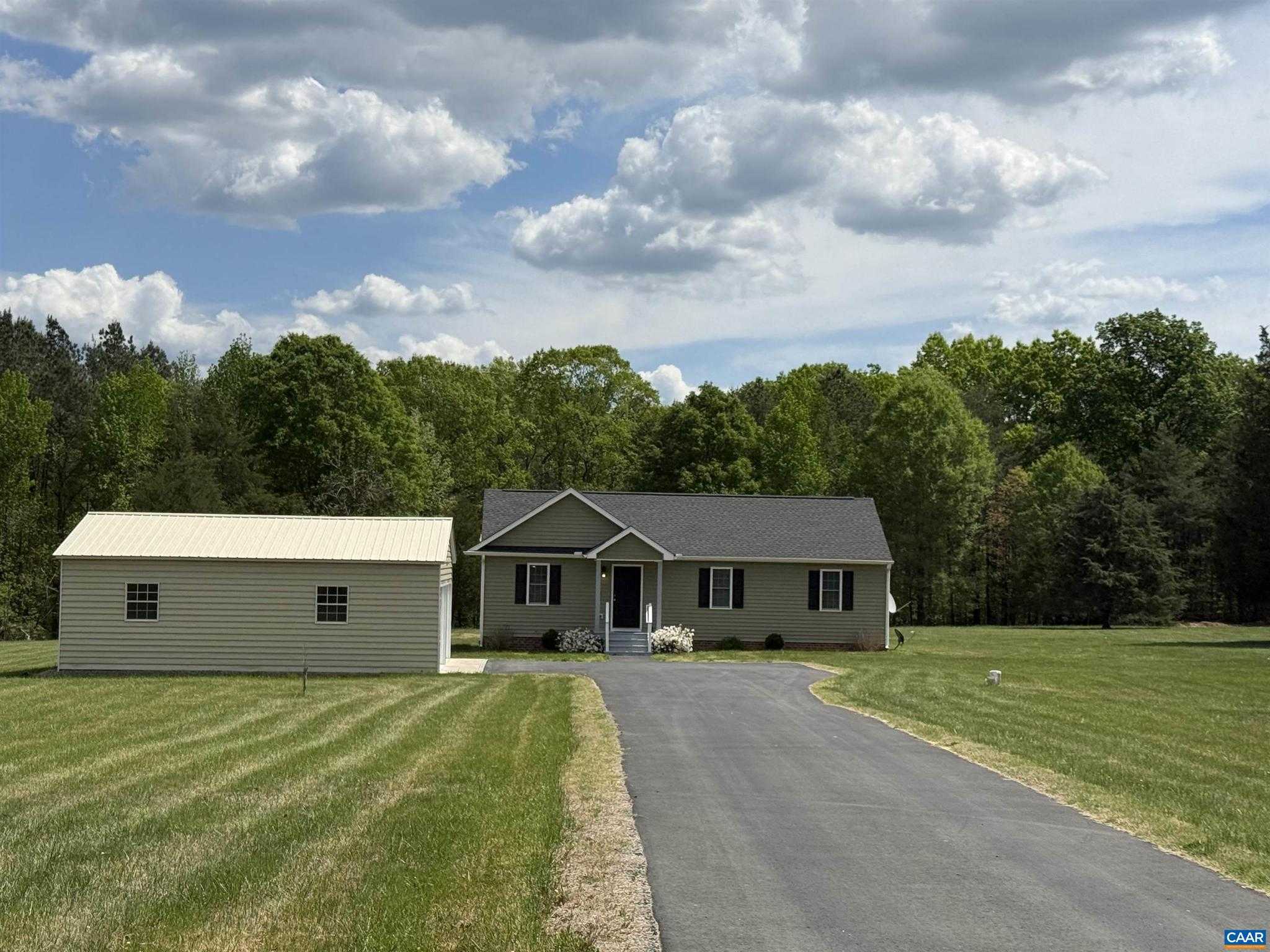 1444 School Bus Rd, Louisa