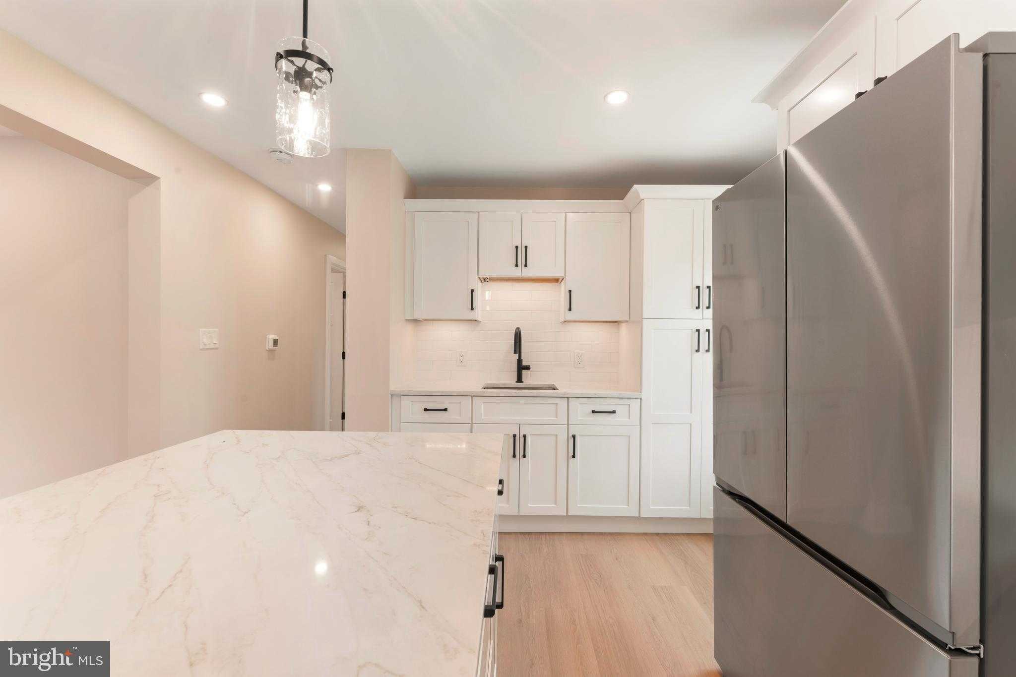 528 W Maple Ave photo 16