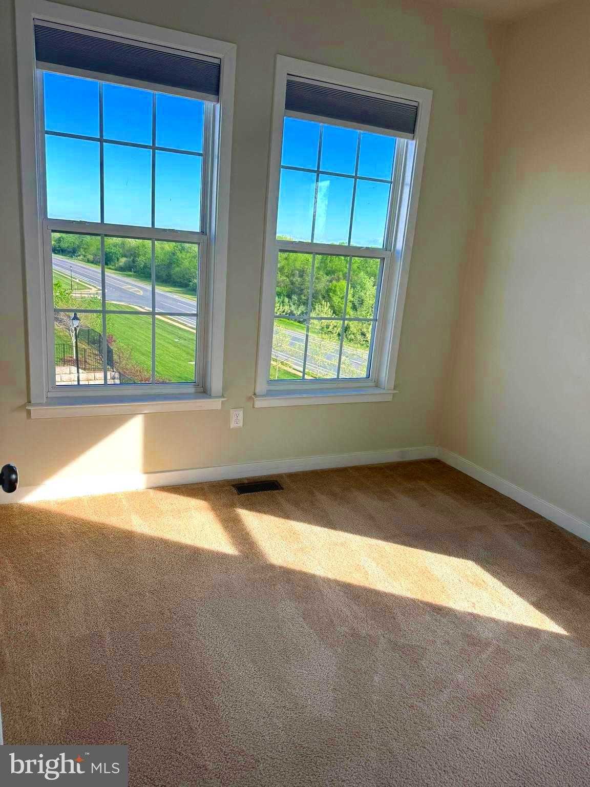 45029 Graduate Ter photo 16