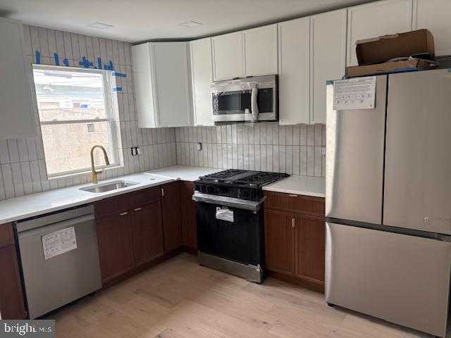 321 Emily St photo 5