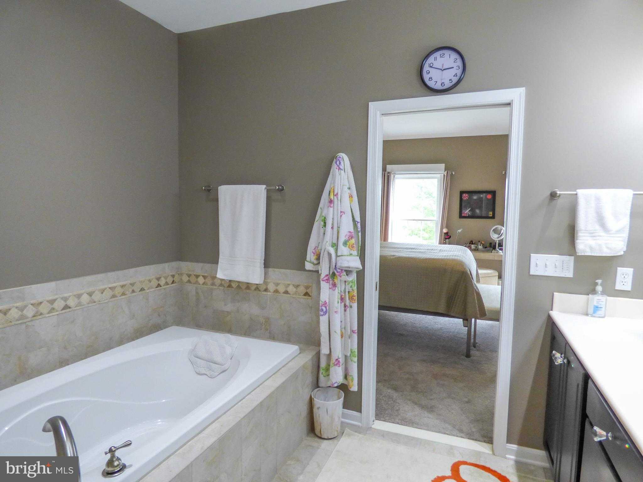 1742 Stone Hill Dr photo 25