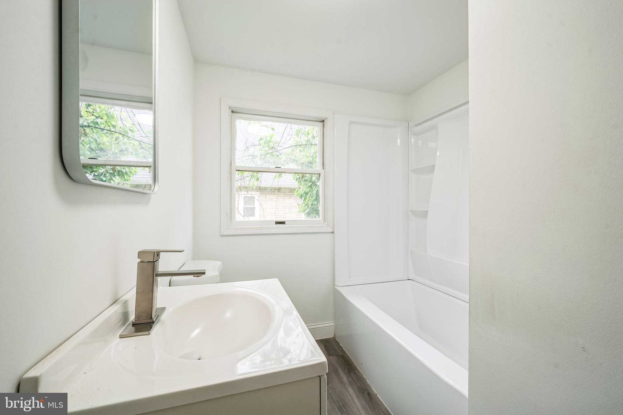 541 Wicker Ave photo 5