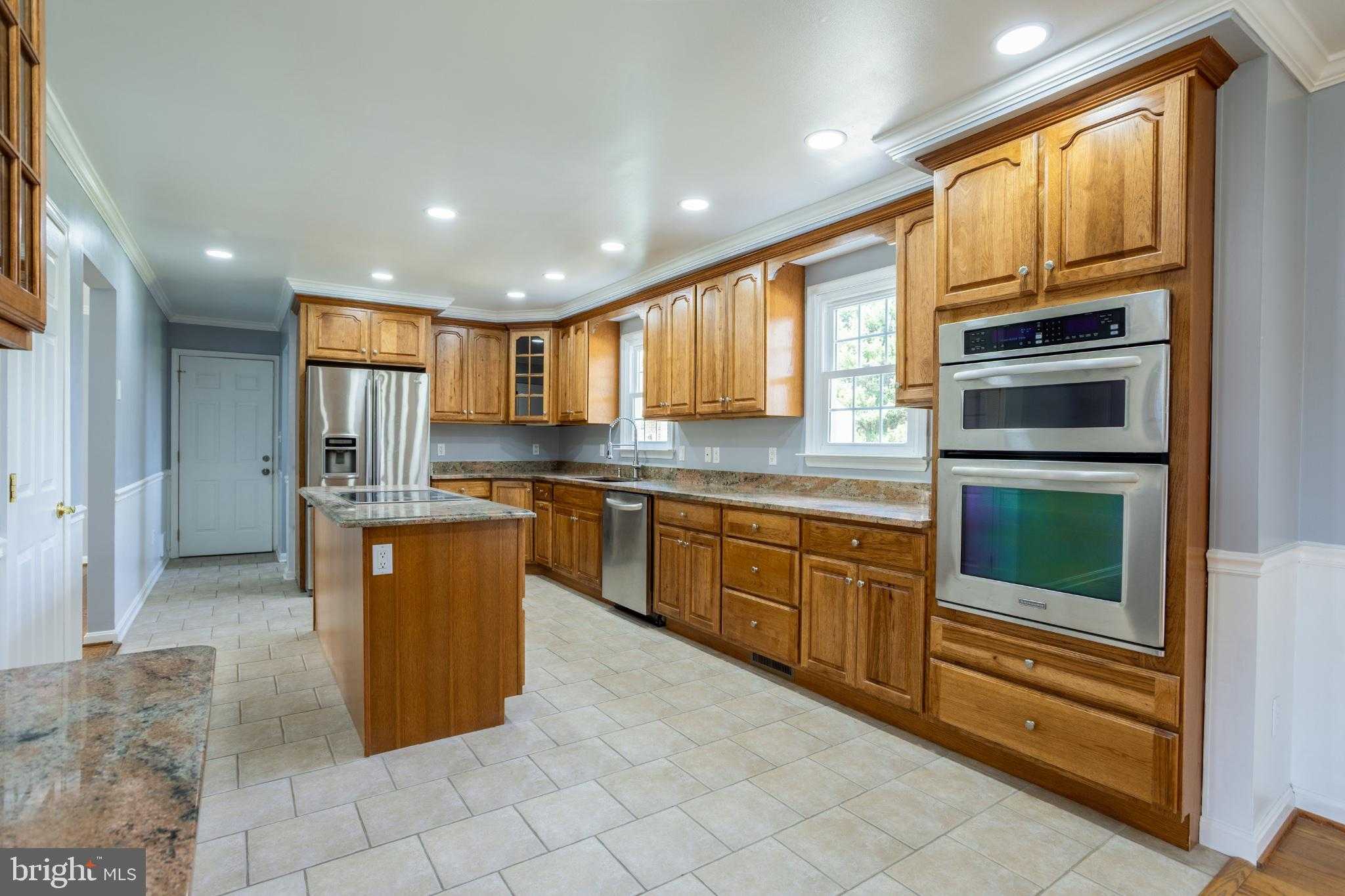 1921 Twin Lakes Dr photo 6