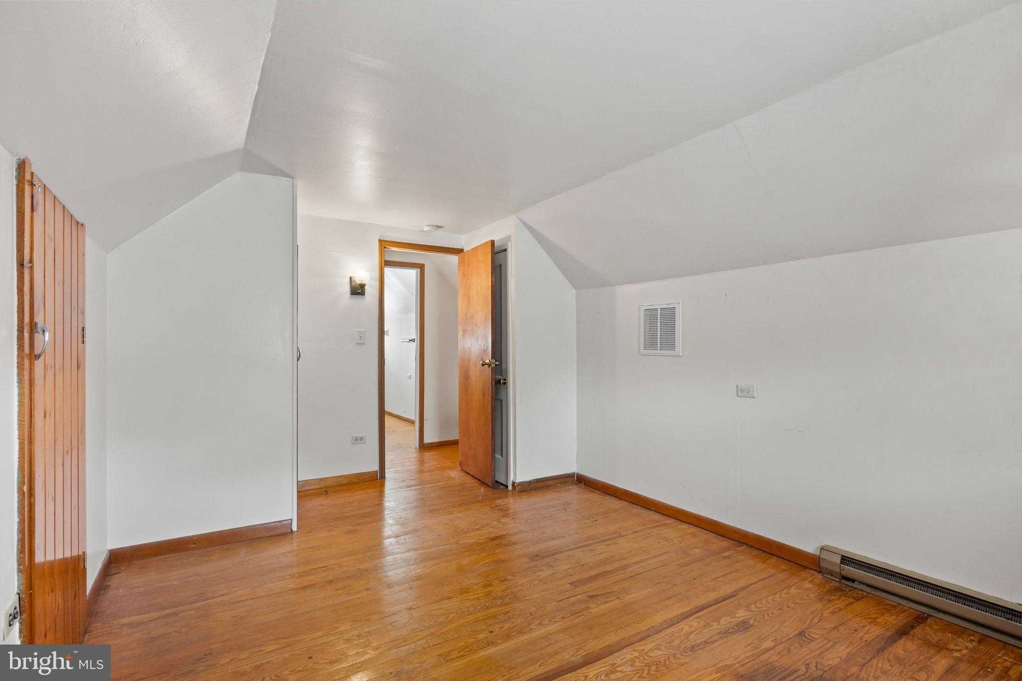 705 Hartman Ave photo 19