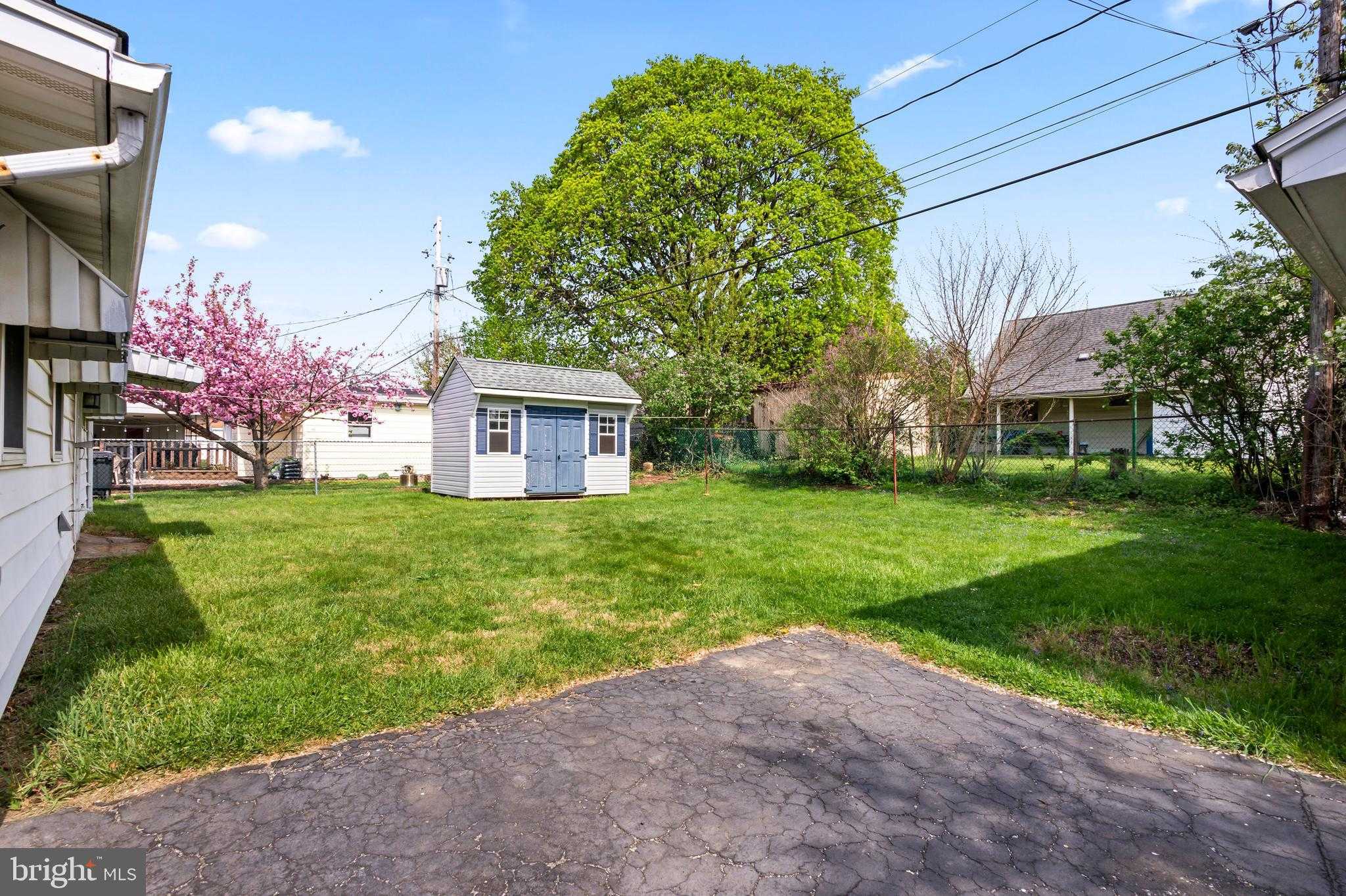 705 Hartman Ave photo 27