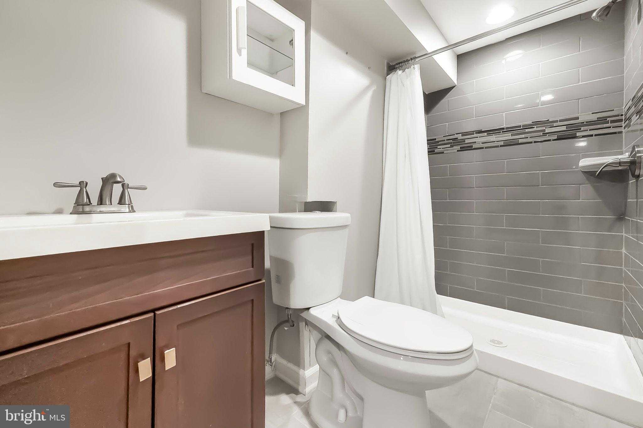 1250 James St photo 23