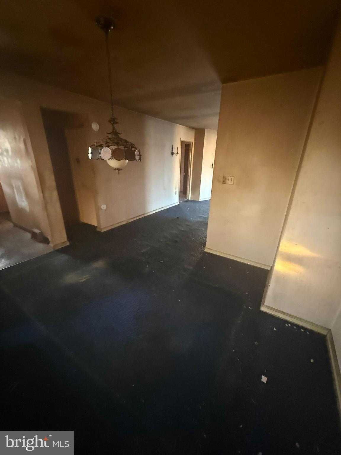 100 Logan Ave photo 8