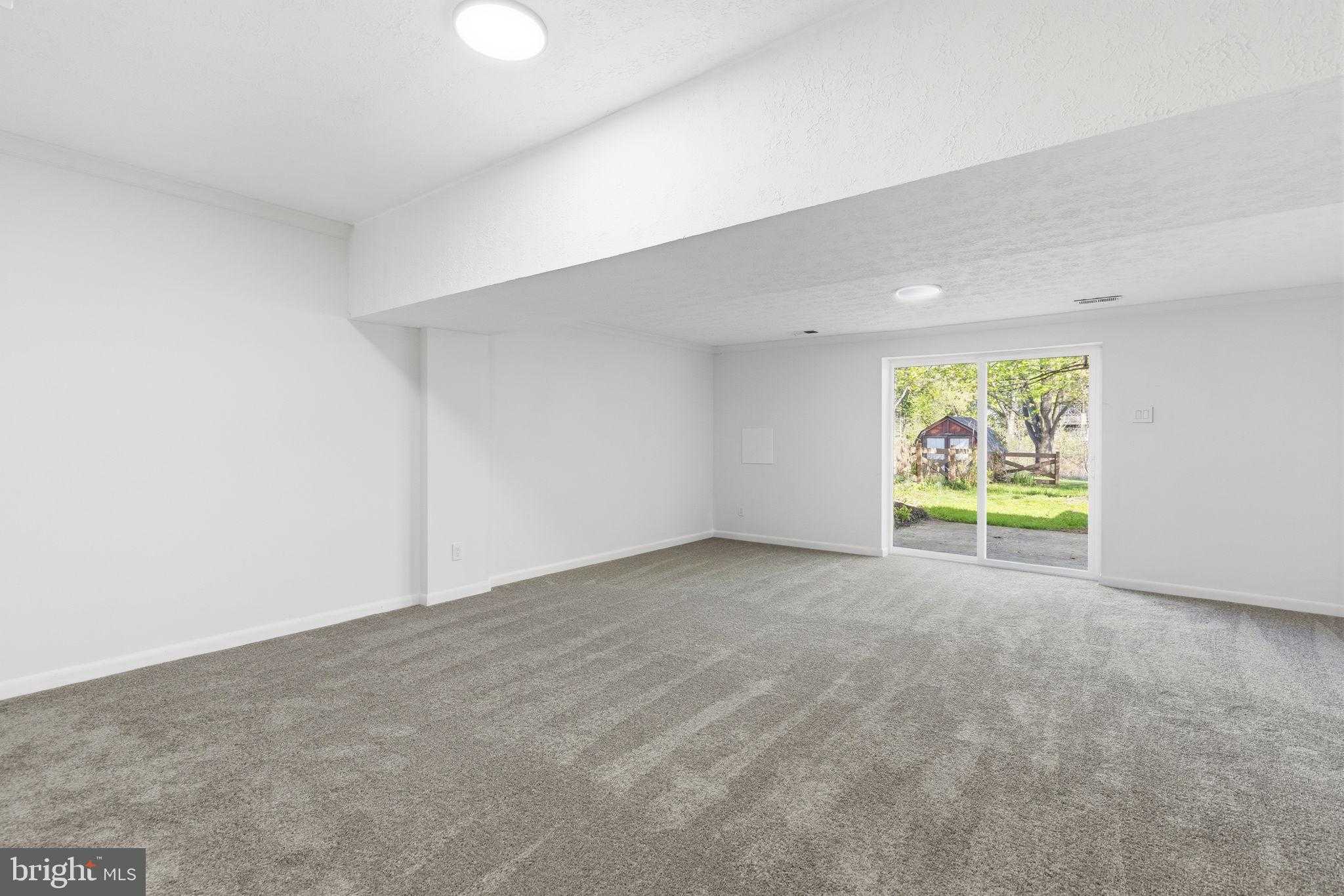 25 Bourbon CT photo 24