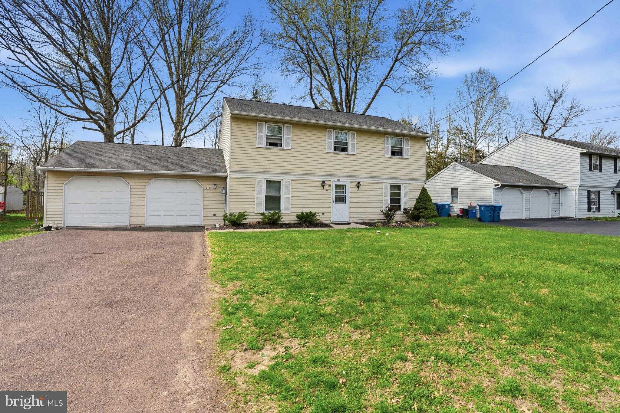 311 E Park Ave photo 3