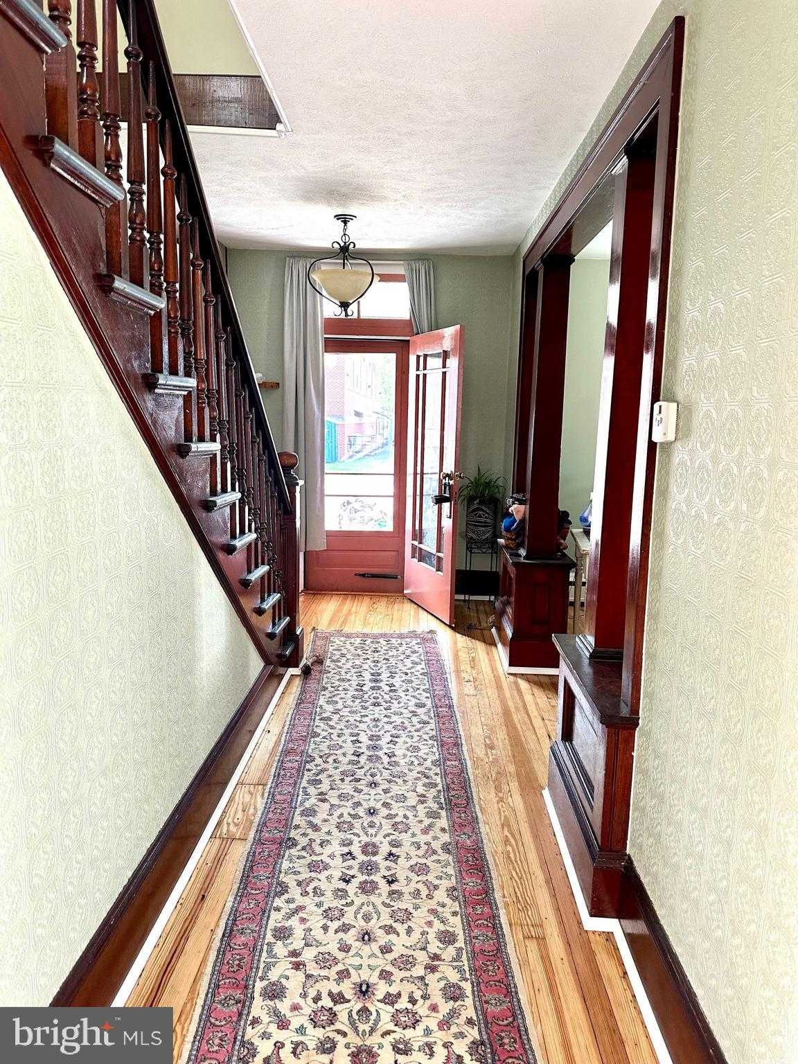 313 E John St photo 18