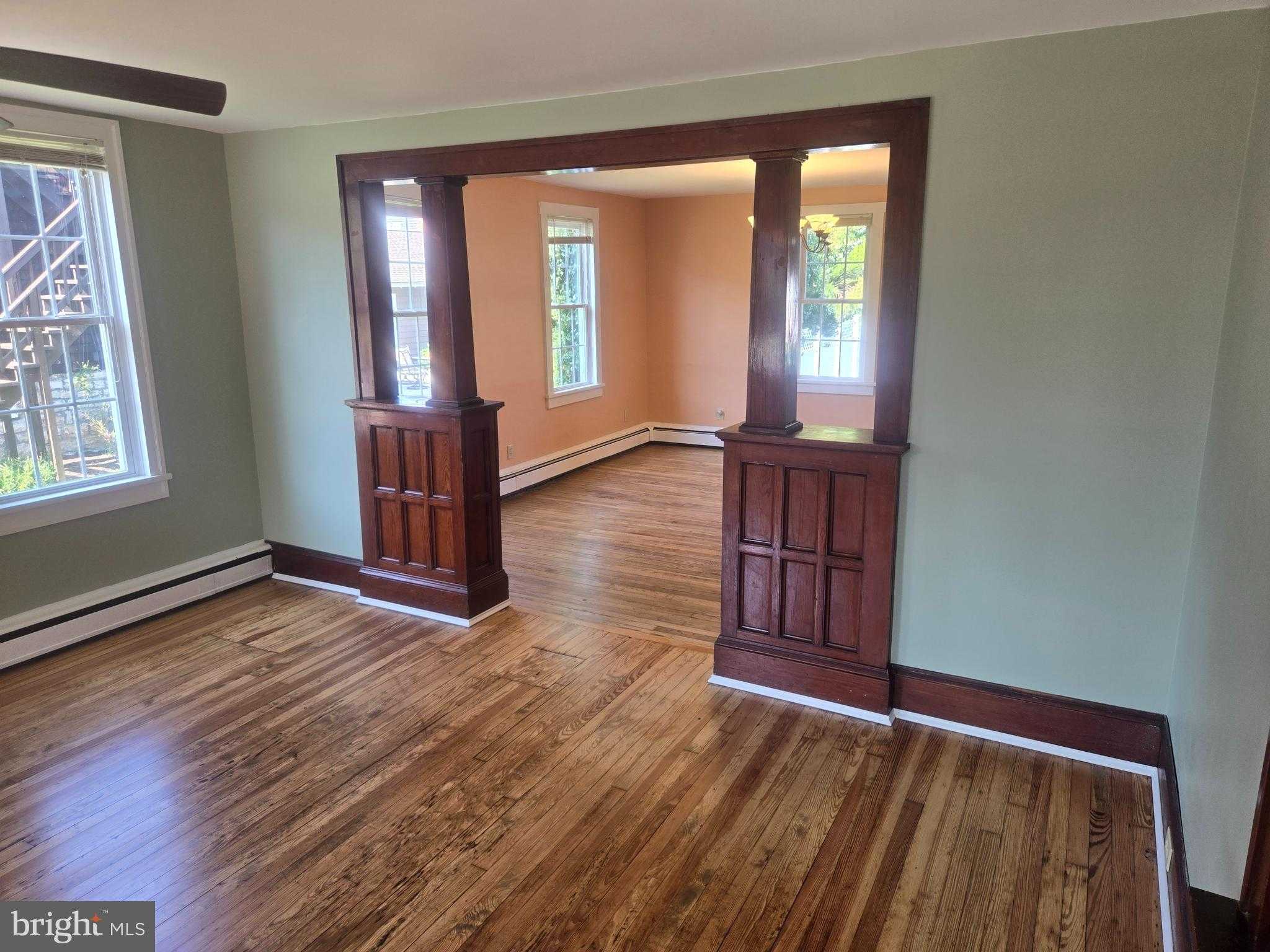 313 E John St photo 20