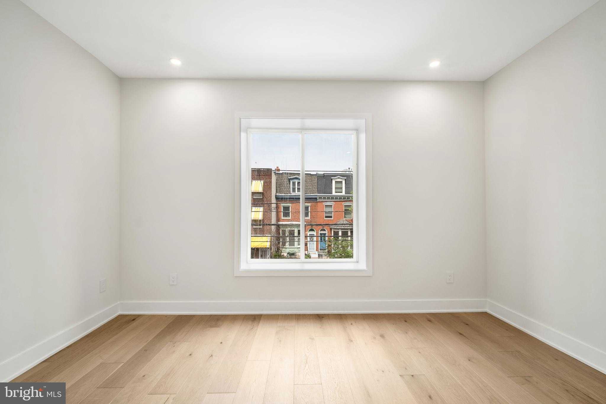 2218 Bainbridge St photo 16