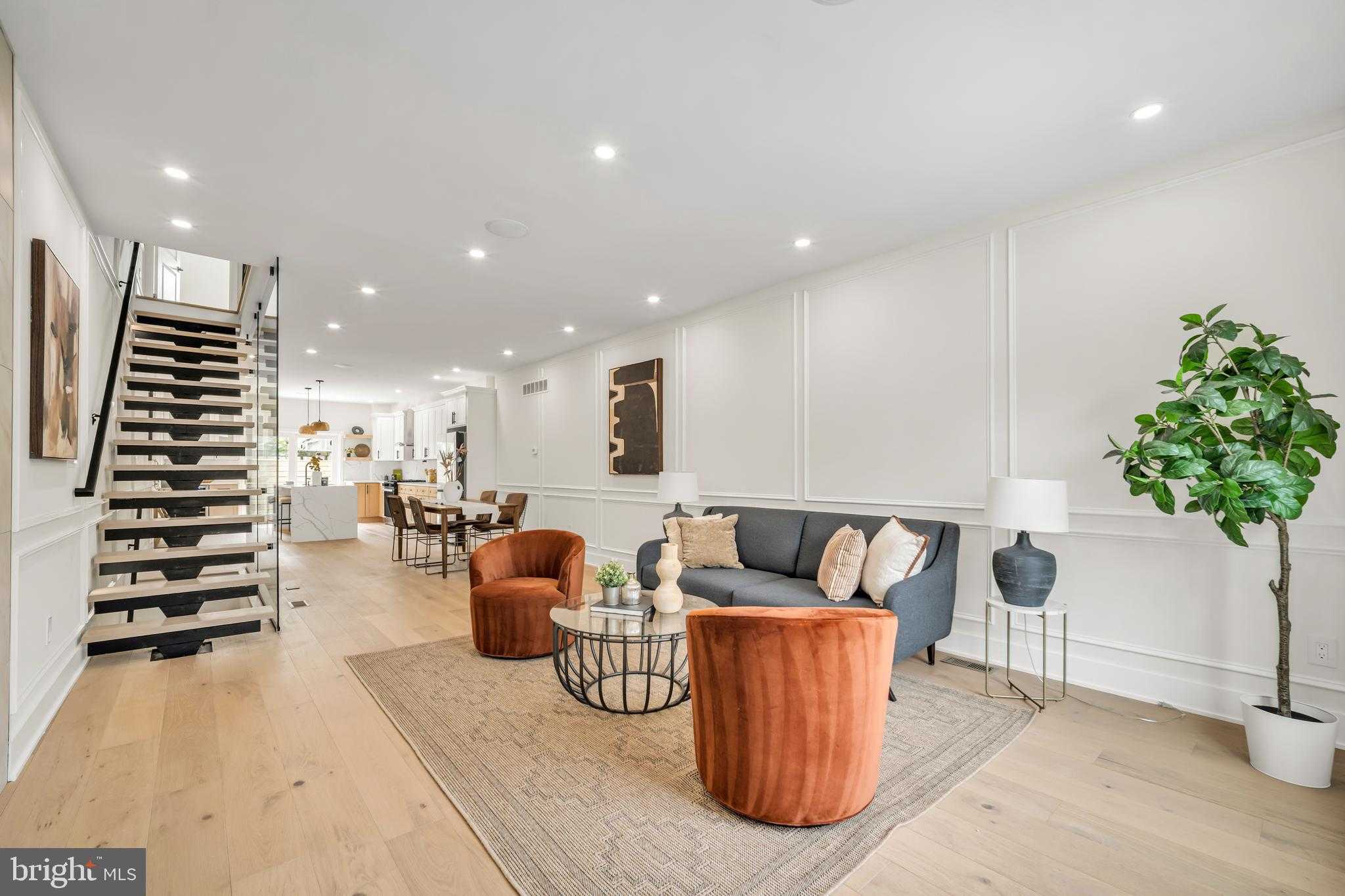 2218 Bainbridge St photo 2