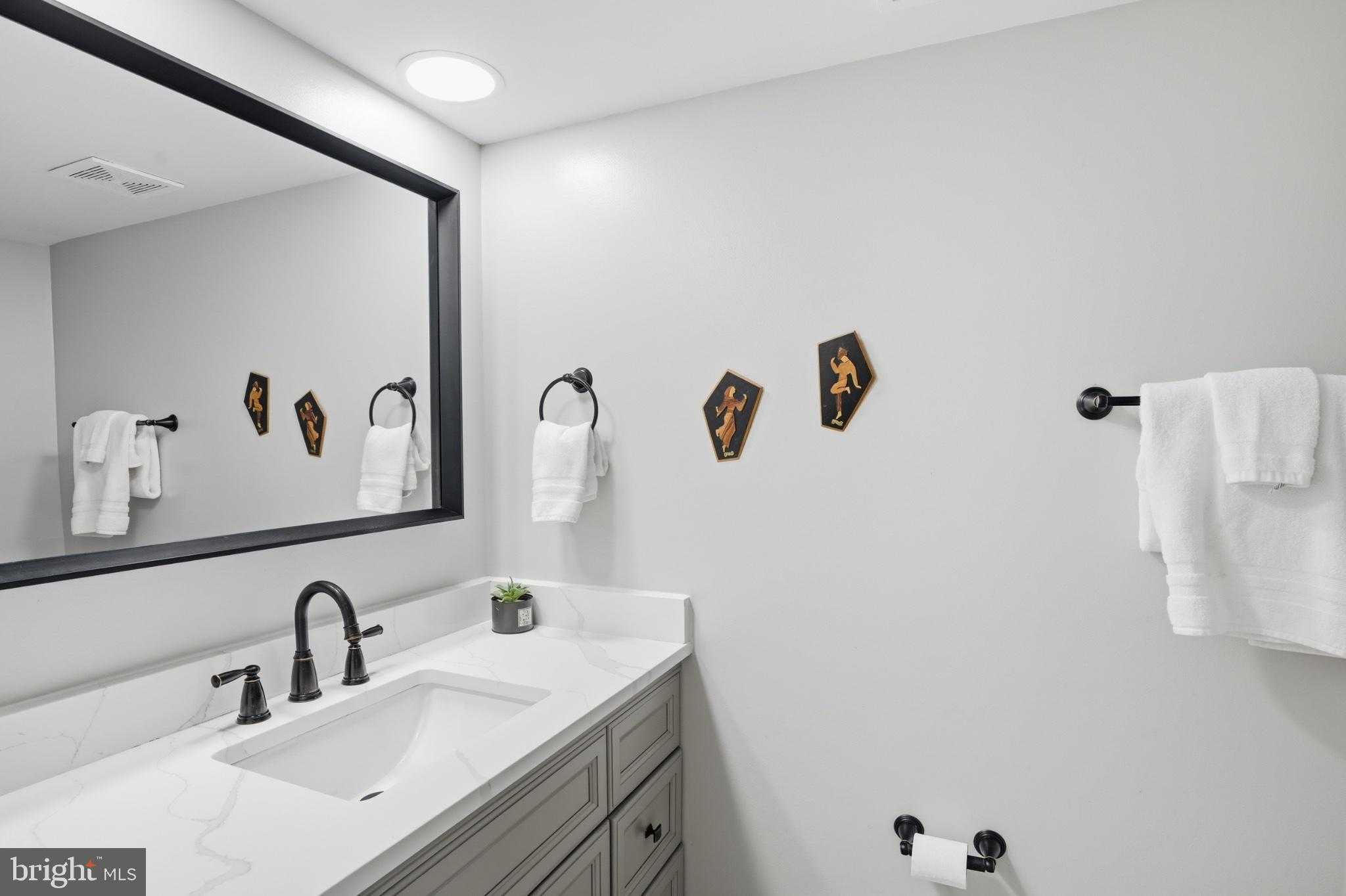 803 Hallyard CT SE photo 26