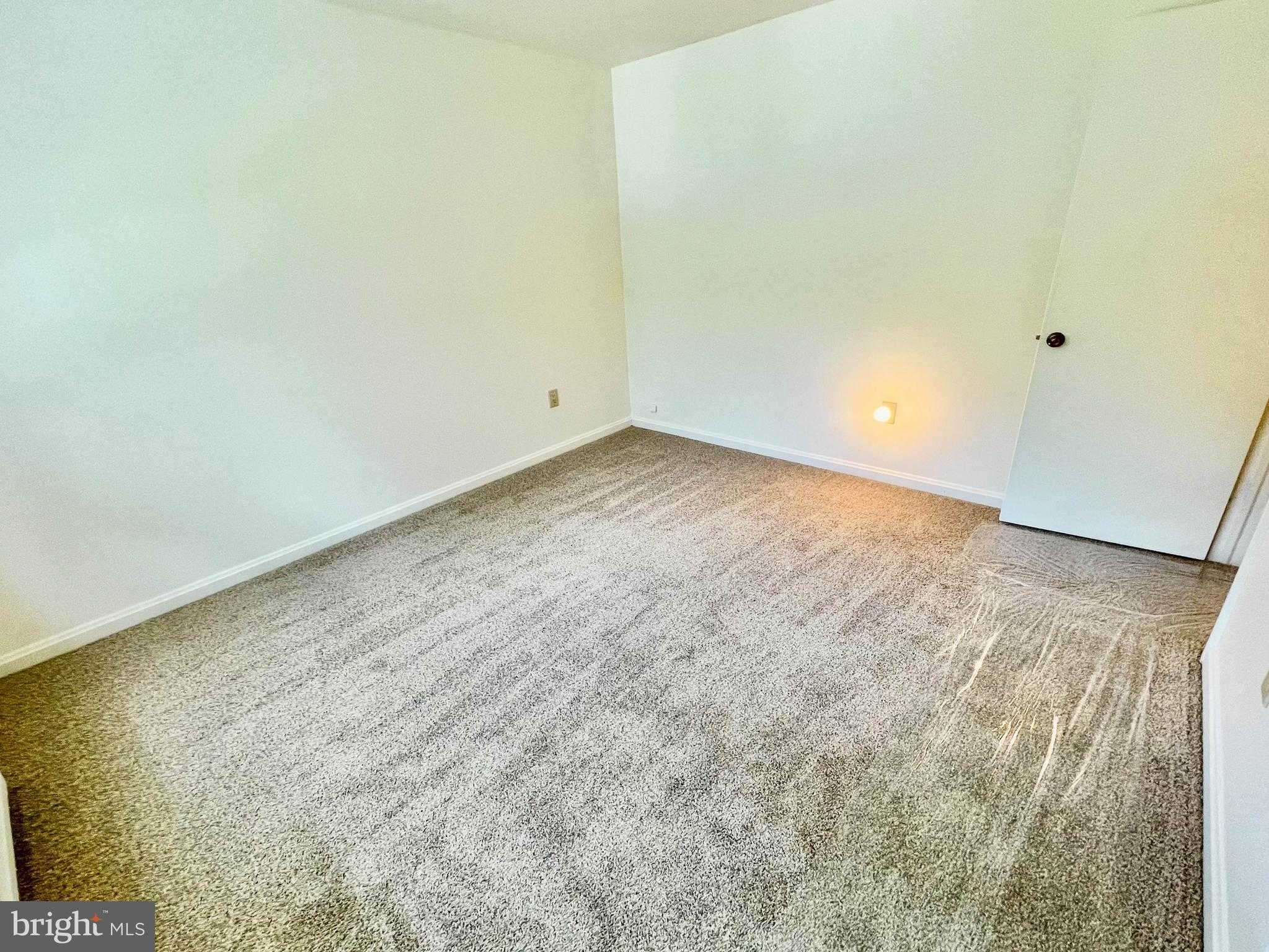 25 Camelot CT photo 10