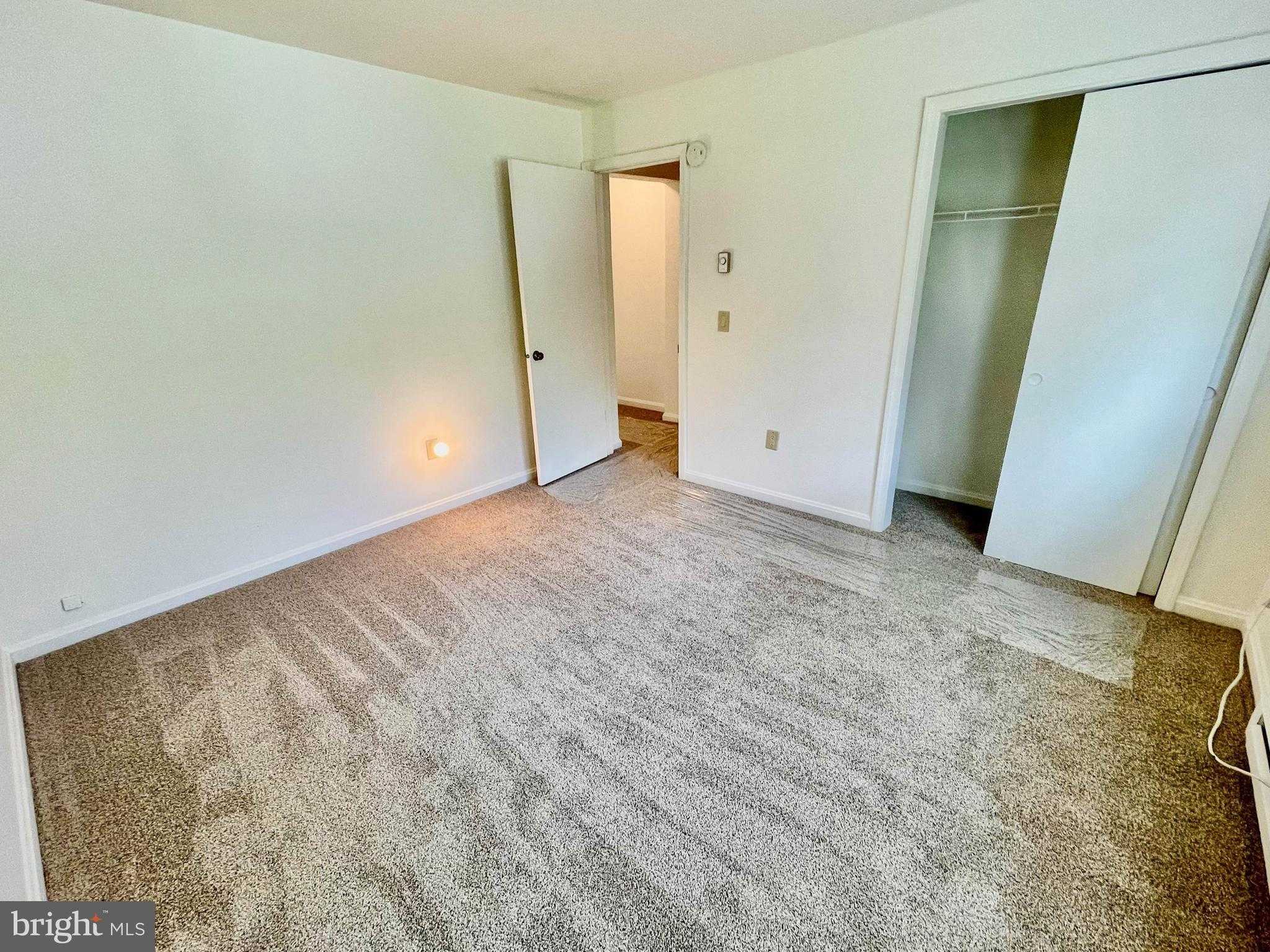 25 Camelot CT photo 11