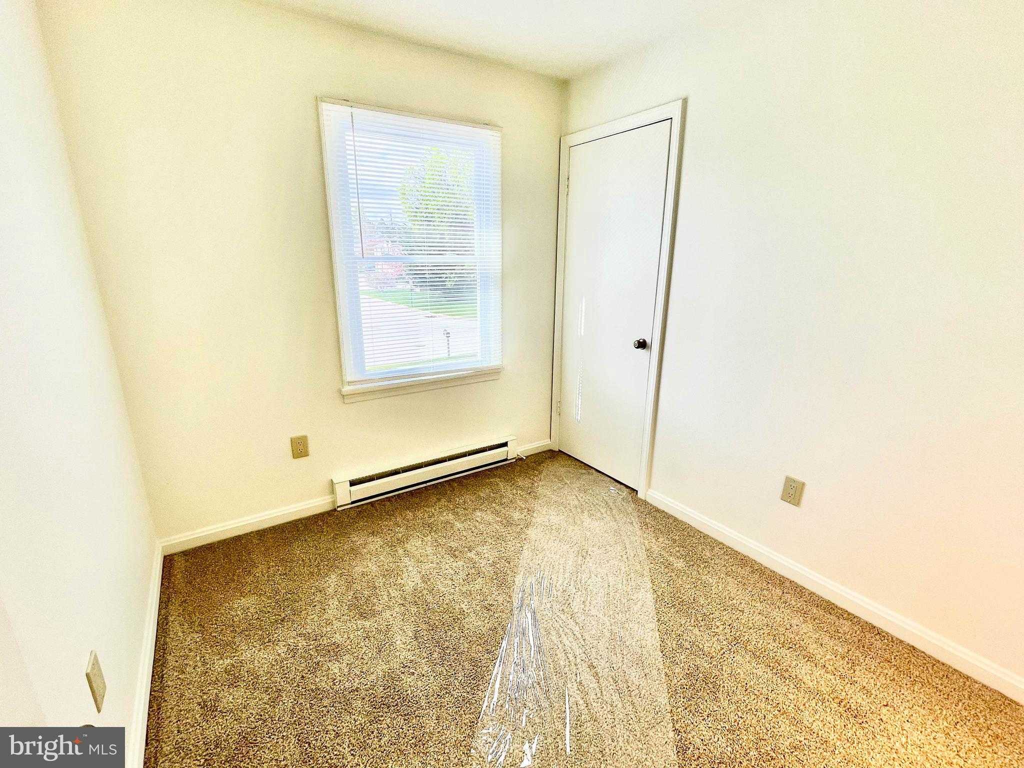 25 Camelot CT photo 12