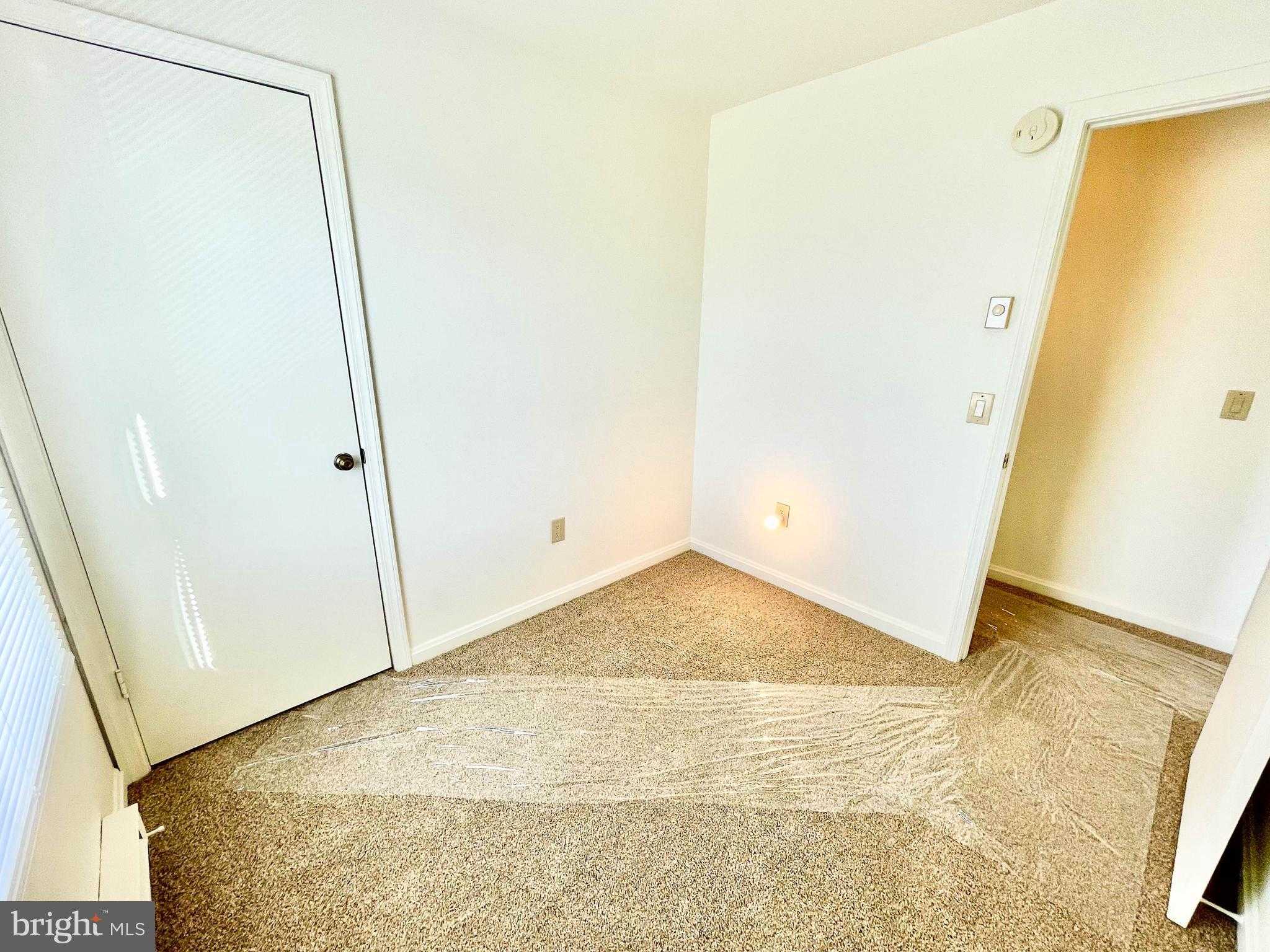 25 Camelot CT photo 14