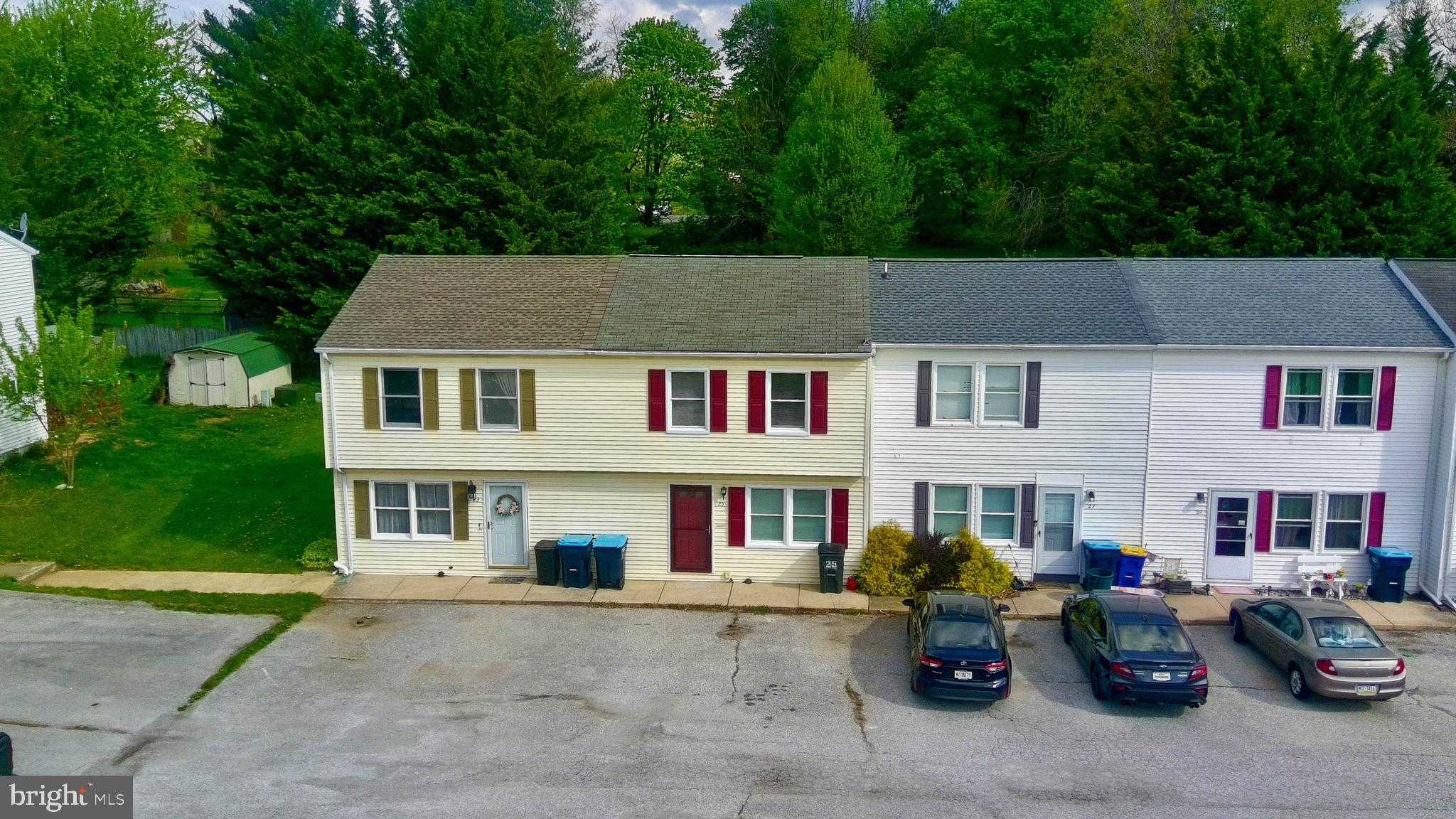 25 Camelot CT photo 16