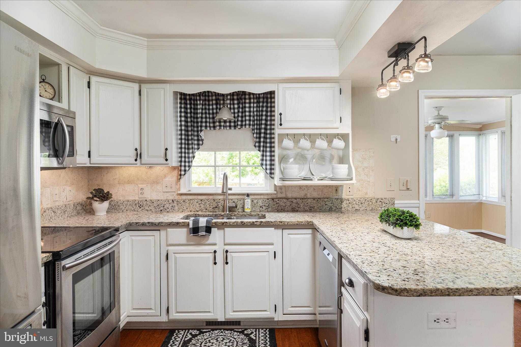 590 Fulton Dr photo 10