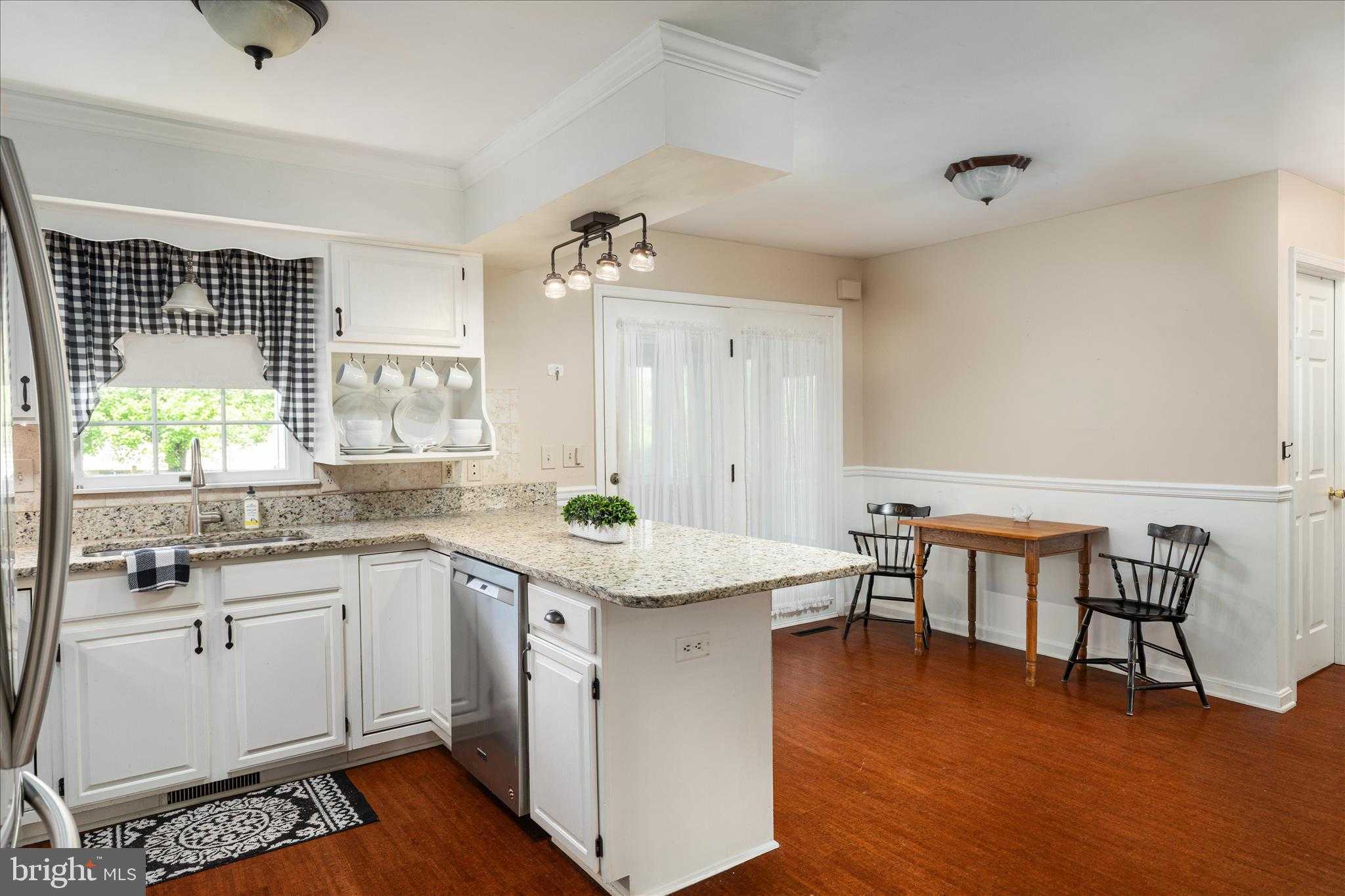 590 Fulton Dr photo 11