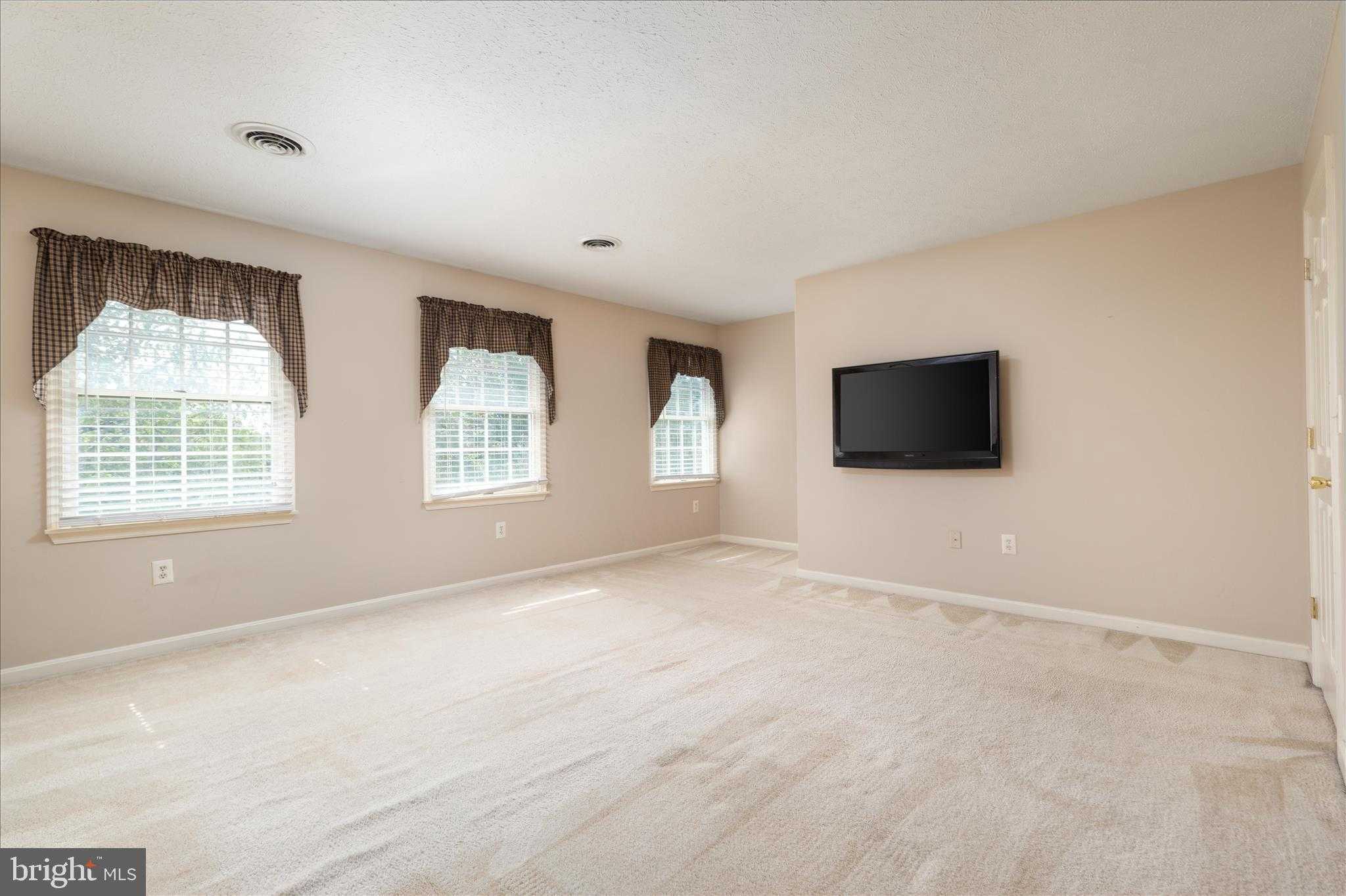 590 Fulton Dr photo 22