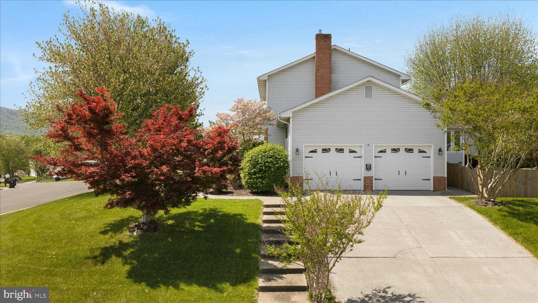 590 Fulton Dr photo 3