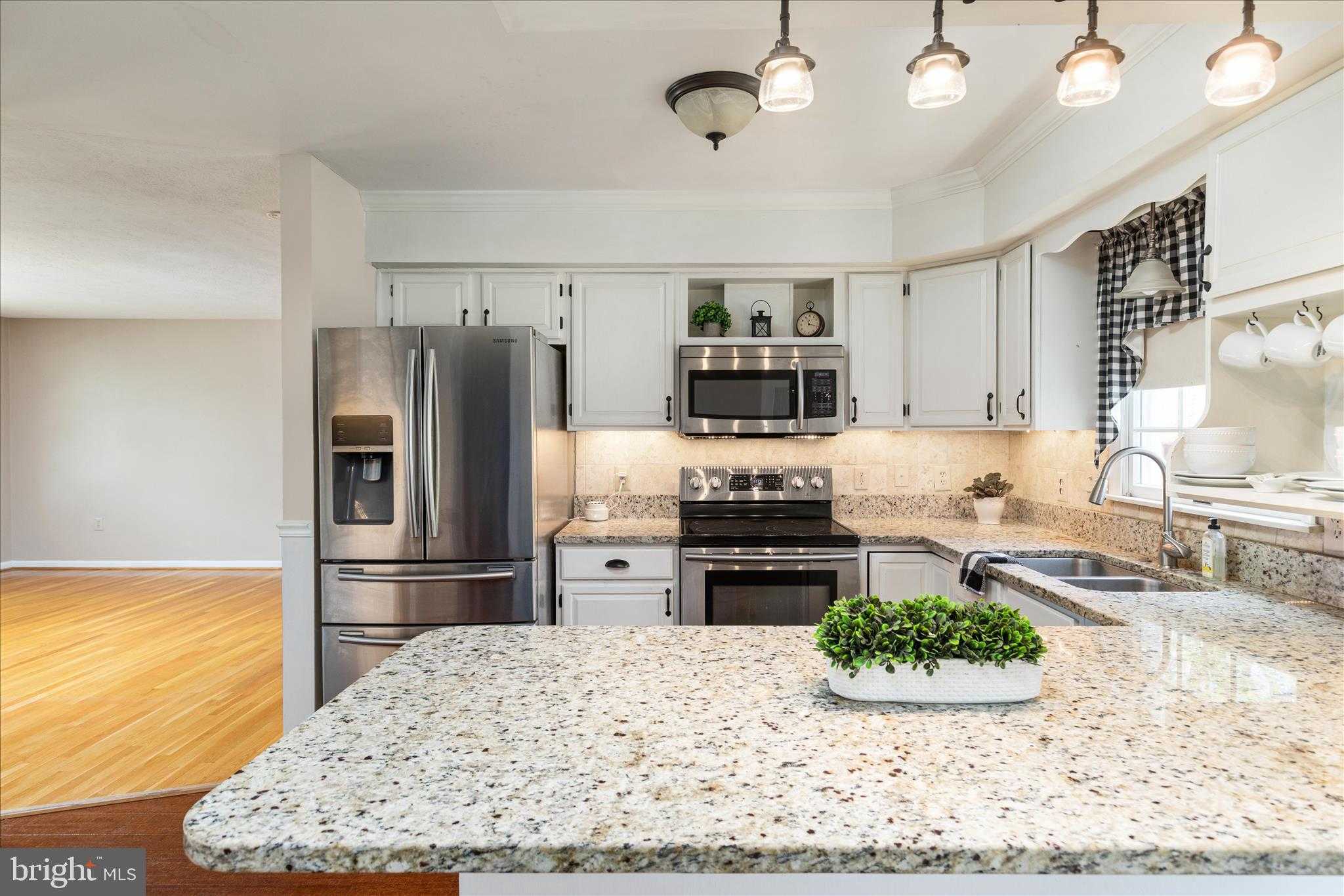 590 Fulton Dr photo 9