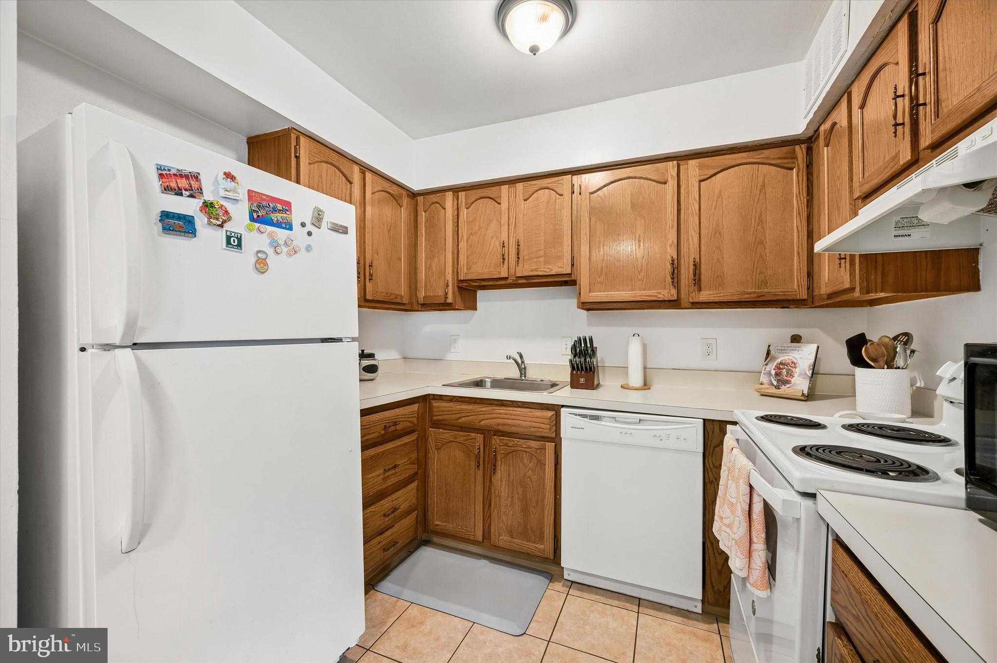 165 Parker Ave photo 28