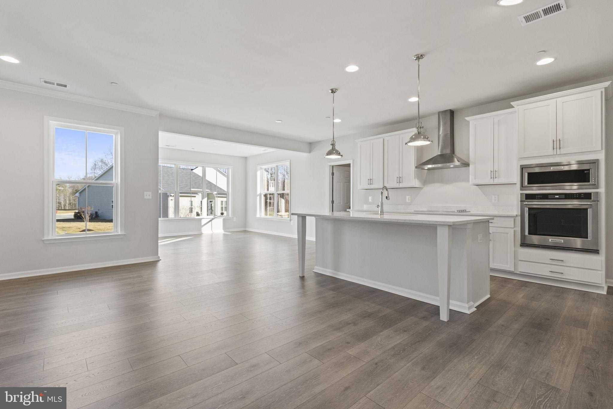 230 Silver St photo 2