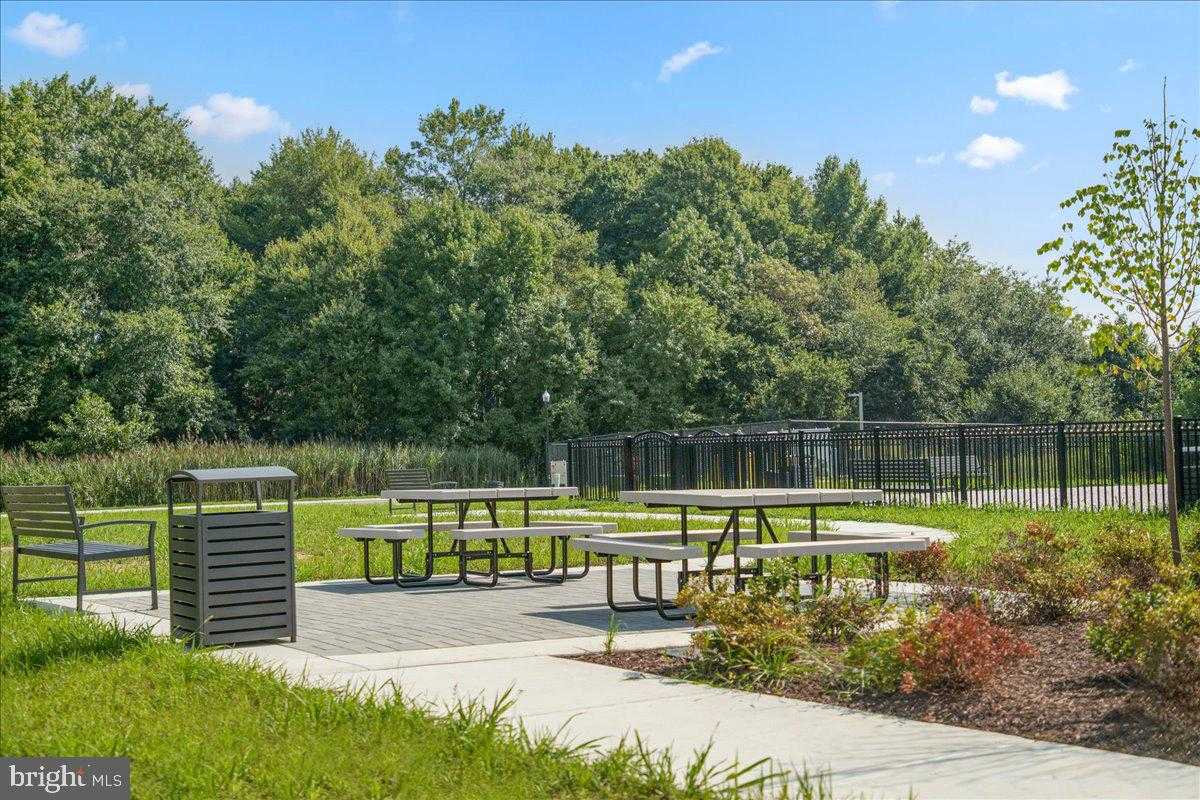 230 Silver St photo 50