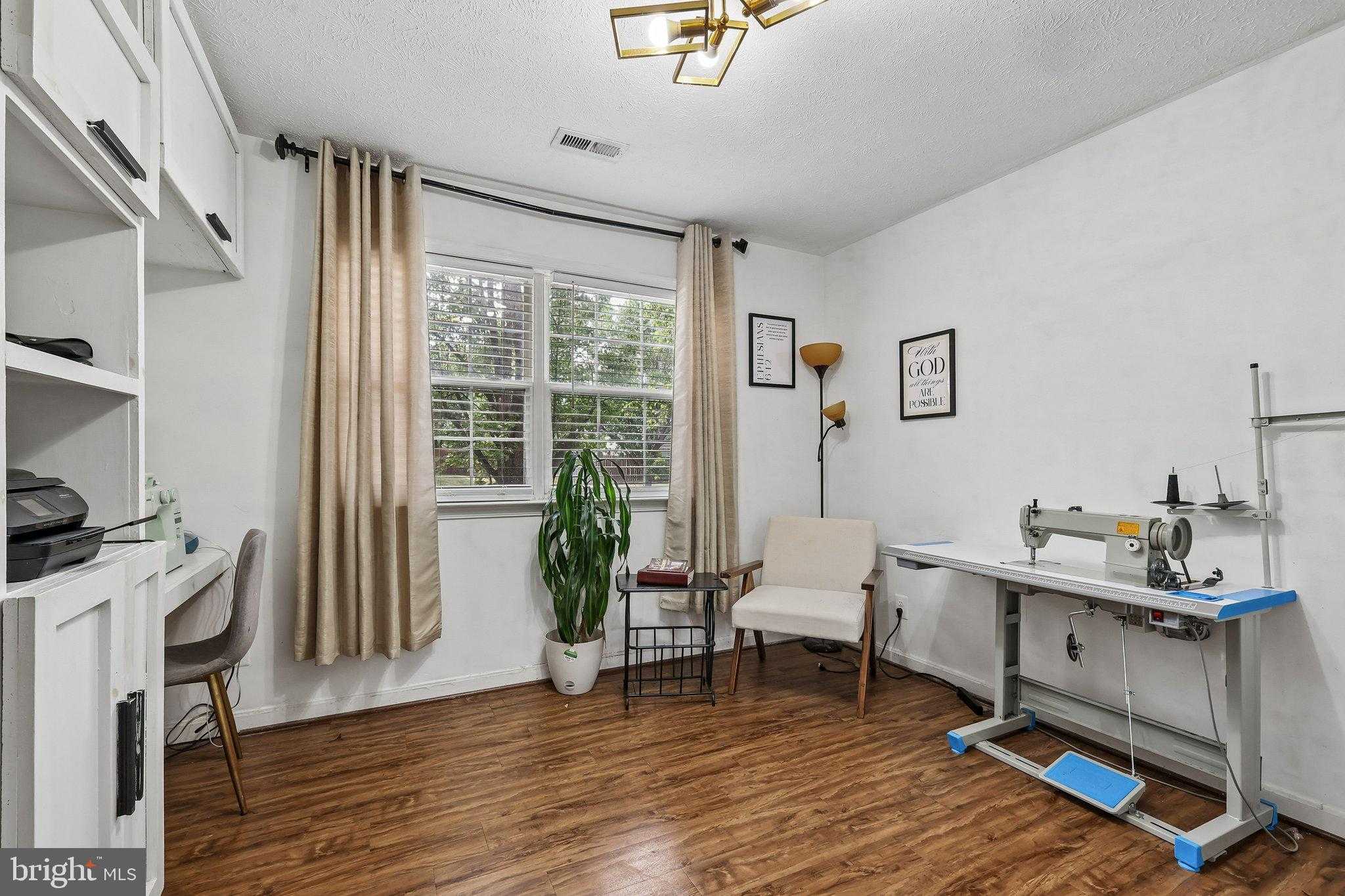 524 Clint Ln photo 6