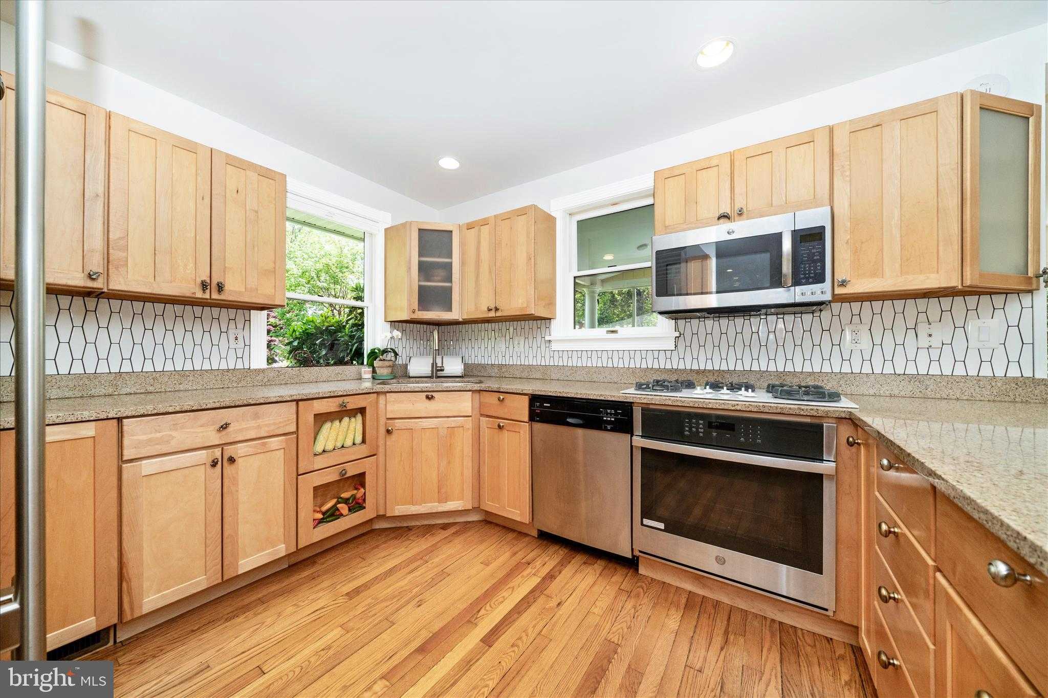 9300 Mintwood St photo 12