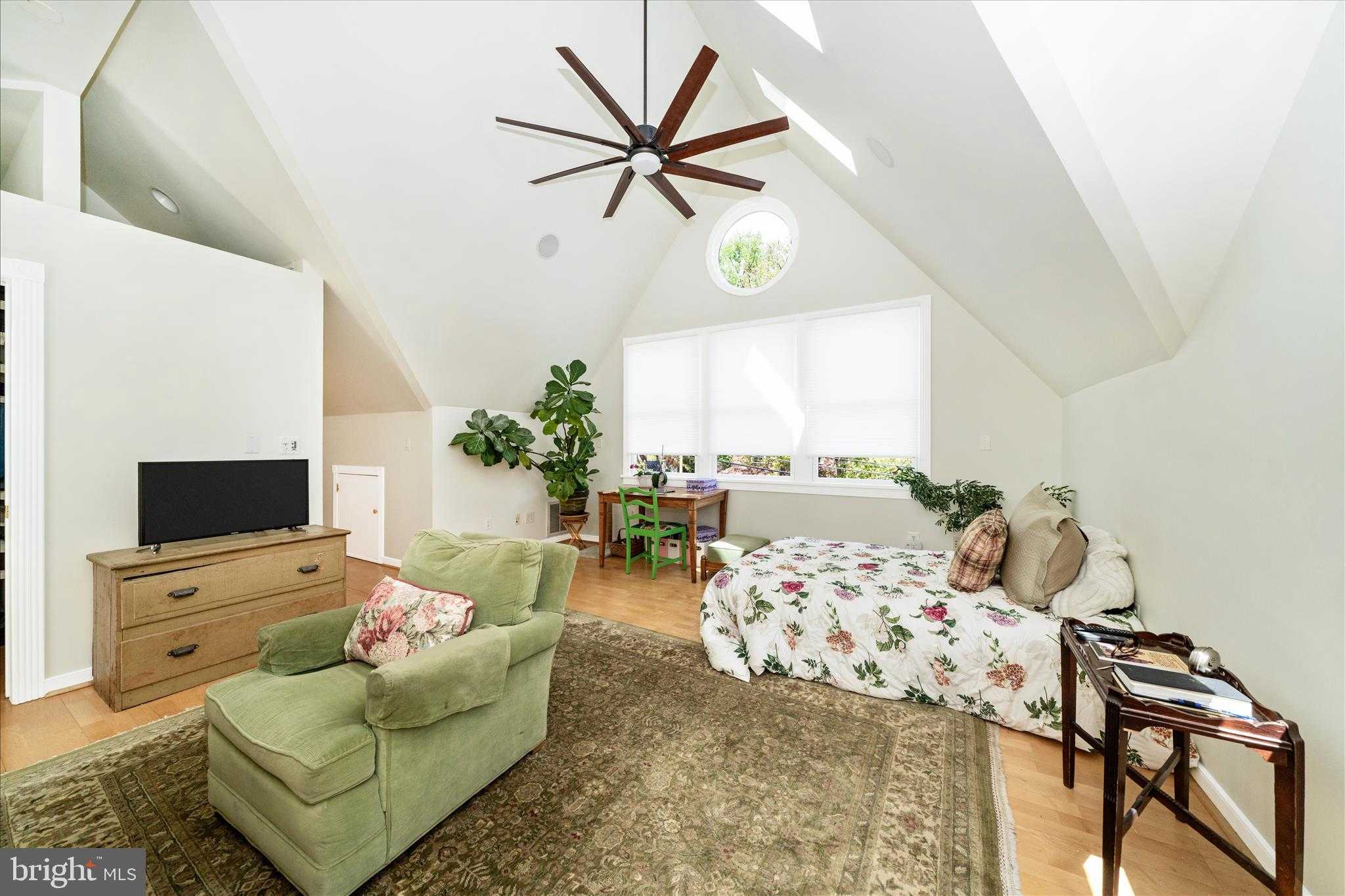 9300 Mintwood St photo 29