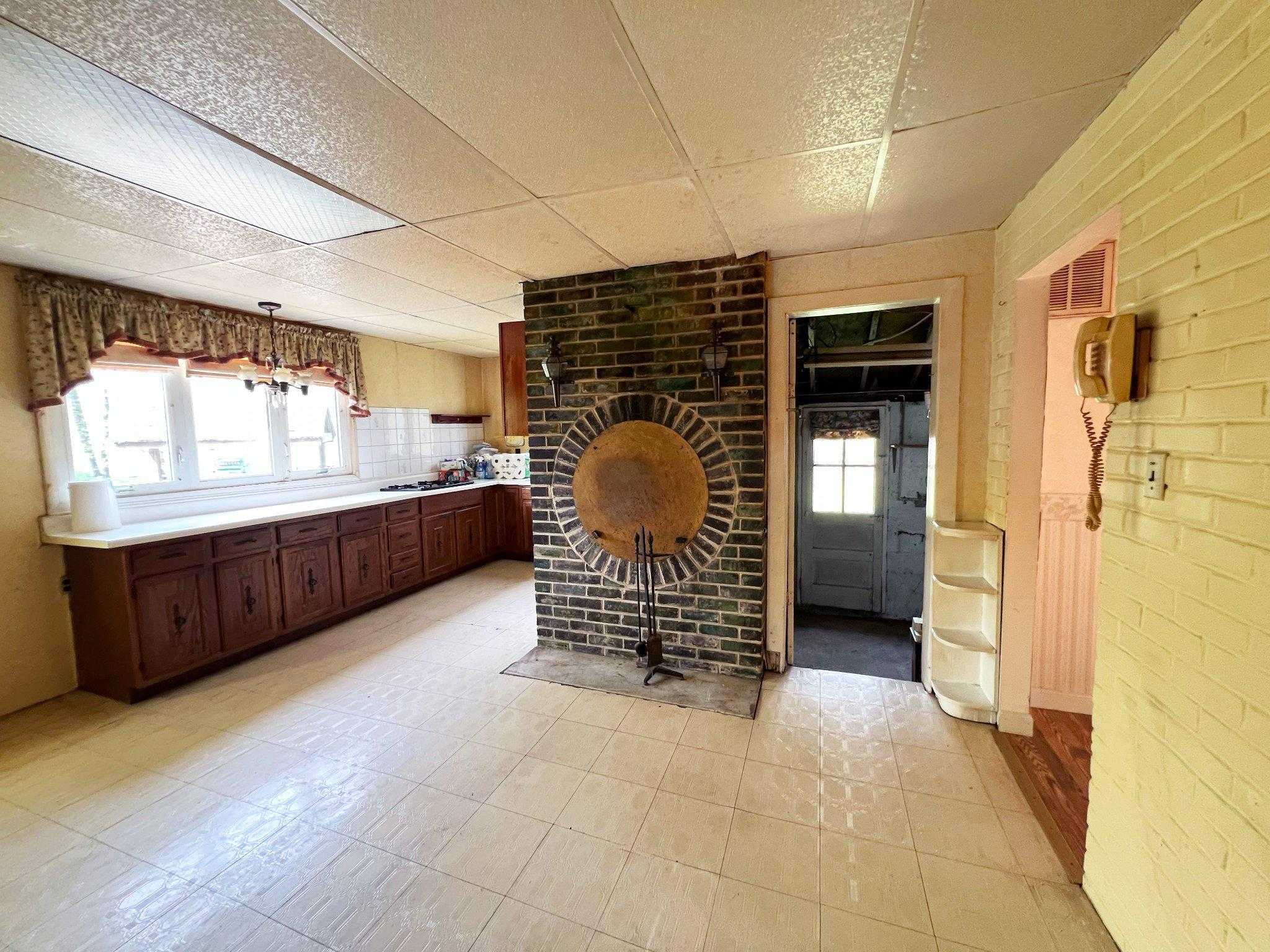 1545 Almshouse Rd photo 17