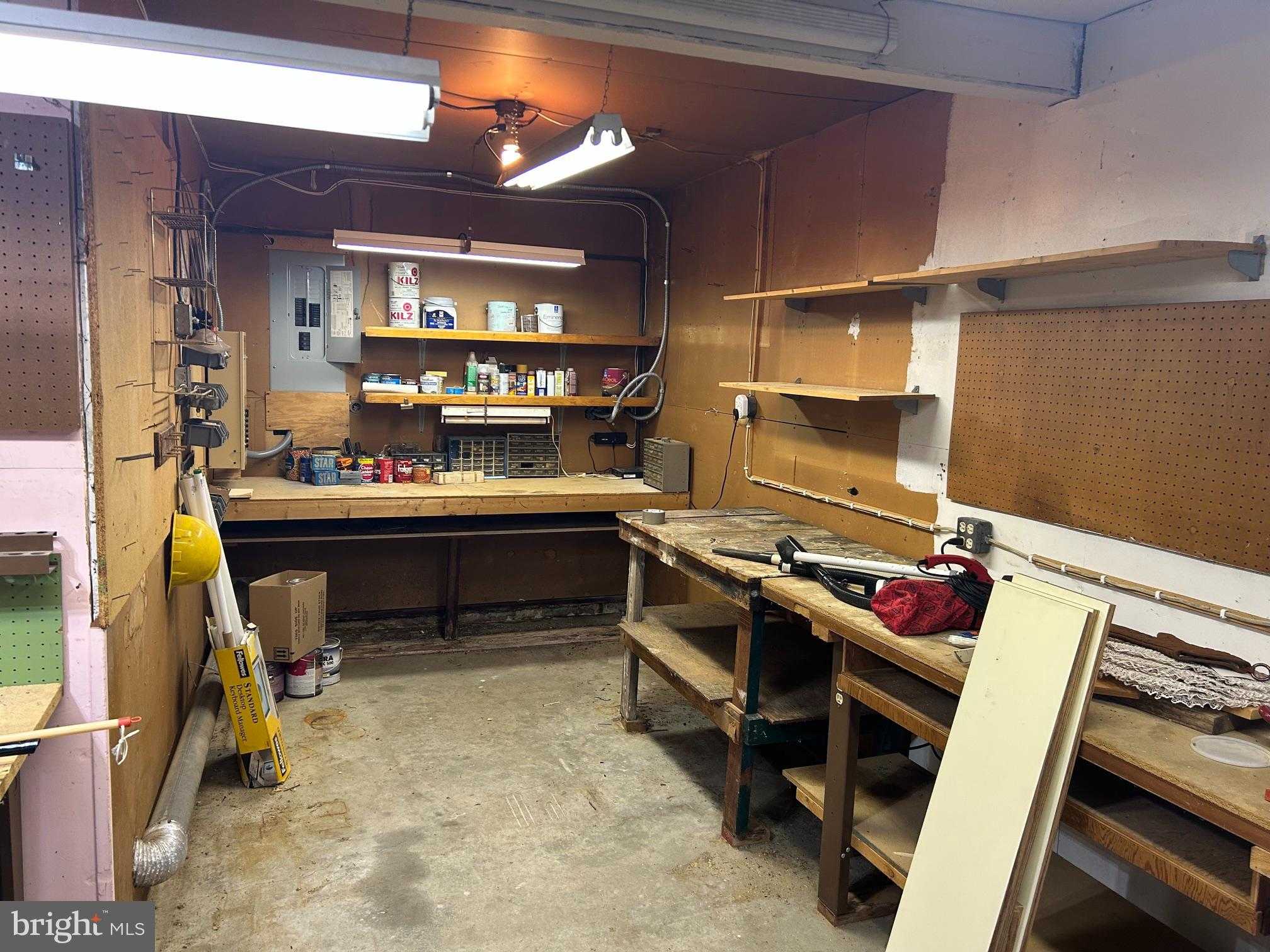 2903 Twisting Ln photo 27