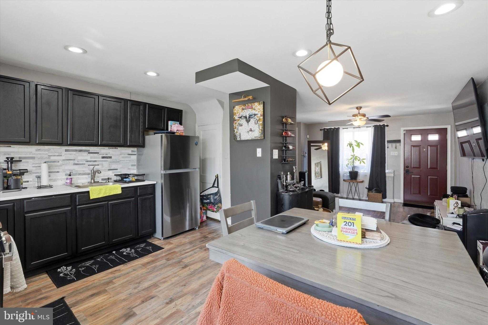 4604 Meridian St photo 6