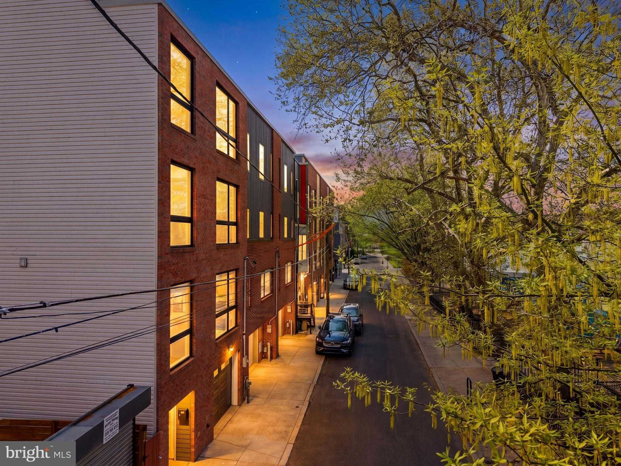 1831 Blair St photo 2