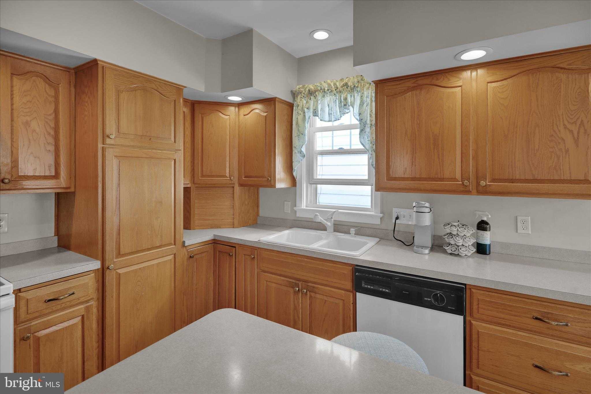 6 W Maple Ave photo 14