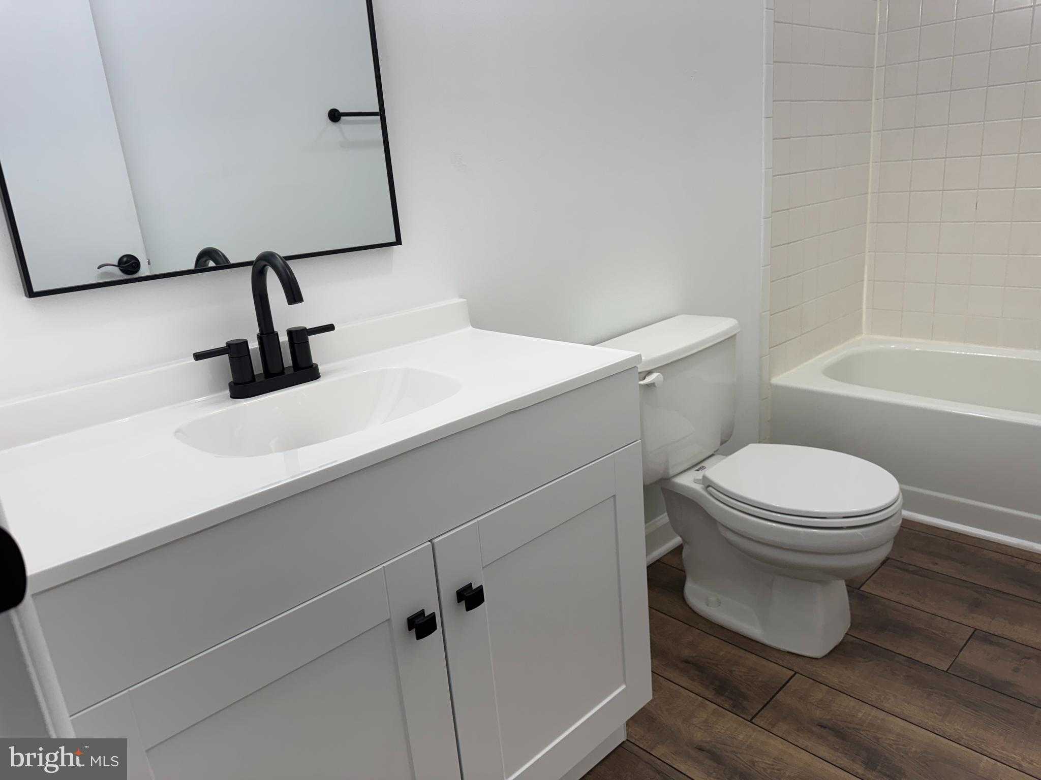 267 Longford CT photo 14